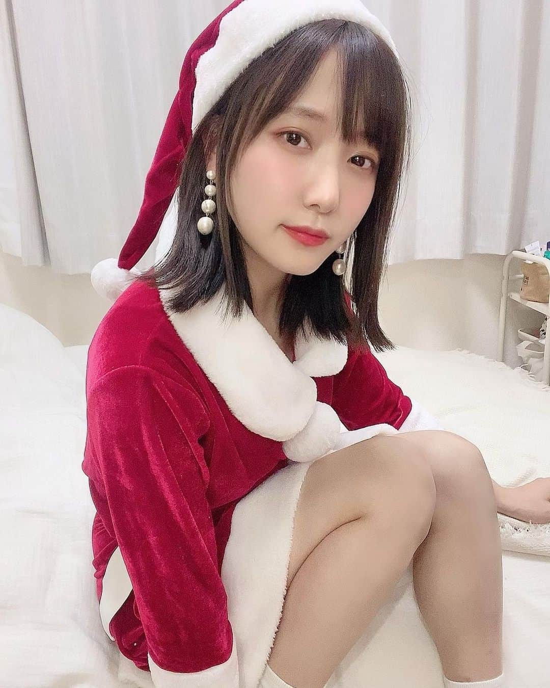 橘ひと美さんのインスタグラム写真 - (橘ひと美Instagram)「でおくれた🎅🏻 ・ ・ あわてんぼうのサンタクロースではない。笑 ・ #クリスマス #サンタコス #サンタさん #コスプレ #のんびりサンタ #christmas #happymerrychristmas」12月26日 0時14分 - h1t0mi_0210