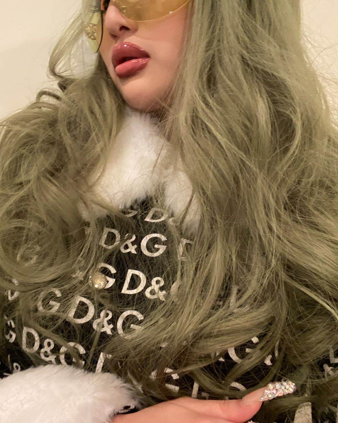 moanaさんのインスタグラム写真 - (moanaInstagram)「GRINCH HAIR🎄🧝‍♀️🎅  ( no filter is my favorite.)」12月26日 0時17分 - moannu