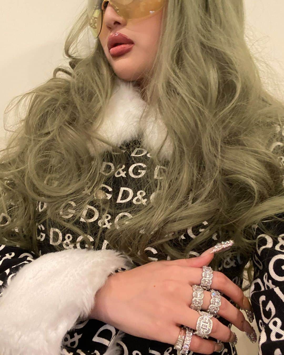 moanaさんのインスタグラム写真 - (moanaInstagram)「GRINCH HAIR🎄🧝‍♀️🎅  ( no filter is my favorite.)」12月26日 0時17分 - moannu