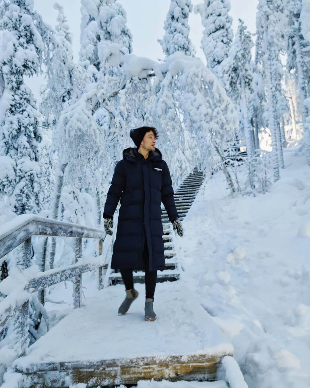 Jussiville JV Partanenのインスタグラム：「Merry Christmas everyone! Lapland really be snowy ~~ #lapland #levi #levilapland #athlete #icedance #holidays #christmas #finland #winter #winterwonderland #jackandjones #vivobarefoot #vivobarefootfi」