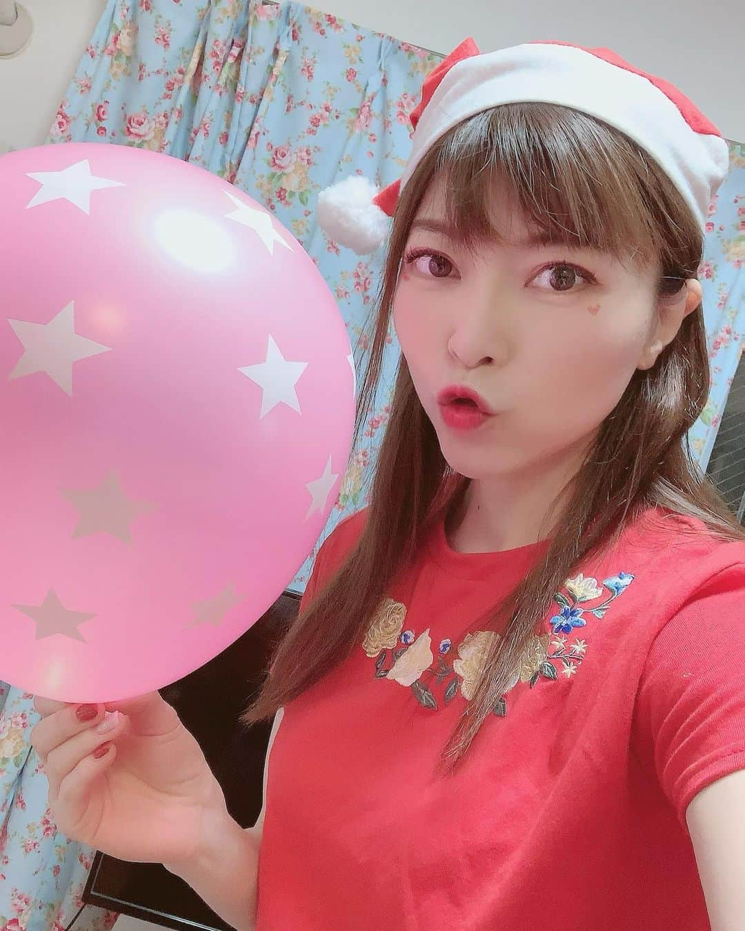 DJ MIYAさんのインスタグラム写真 - (DJ MIYAInstagram)「やっほーん💗❤️Merry X'mas💗❤️❤️ 今日は、家でHome partyでしたーぁぁ💗 妹と、甥っ子くんと姪っ子ちゃんも来てくれて、お母さんとMIYAもめっちゃテンションあがっちゃったーぁ❤️❤️ チキンや、X'mas cakes食べたり♪  お母さんが、#鬼滅の刃 のシャンメリーを買っといてくれたんだけど、それ開けたら #たんじろう でよかった💗❤️❤️  楽しすぎるPartyyyyでーした💗  #メリクリ #メリークリスマス #クリスマス #クリスマスパーティー #クリスマス2020 #家族の時間 #サンタさん #今日のコーデ #グルメ女子 #クリスマスツリー #ステイホーム  #xmasParty #旅インスタグラマー #旅インフルエンサー #今日のファッション #ファッションコーデ #クリスマスコーデ #ホームパーティー #家でパーティー #クリスマスケーキ #インフルエンサー #ブロガー #インスタグラマー #鬼滅の刃炭治郎 #鬼滅の刃シャンメリー #メリークリスマス🎄 #メリークリスマス🎅 #炭治郎」12月26日 0時23分 - dj_miya