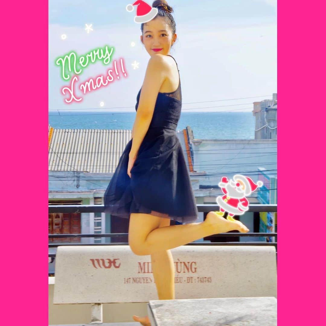 彩南(Ayana)のインスタグラム：「めりくり🎁🎄✨ . 早くまたベトナムいきたい🇻🇳 . #beatbox #humanbeatbox #beatboxer  #music #sk8fashion #dancer #workout  #sexy #beatpia #fitnessgirl #skateboard #sk8 #fitness #hiphop #sk8girl #femalebeatbox #streetfashion  #femalebeatboxer #コーデ#グラビア#ビートボックス #女性ビートボクサー#ダンサー」