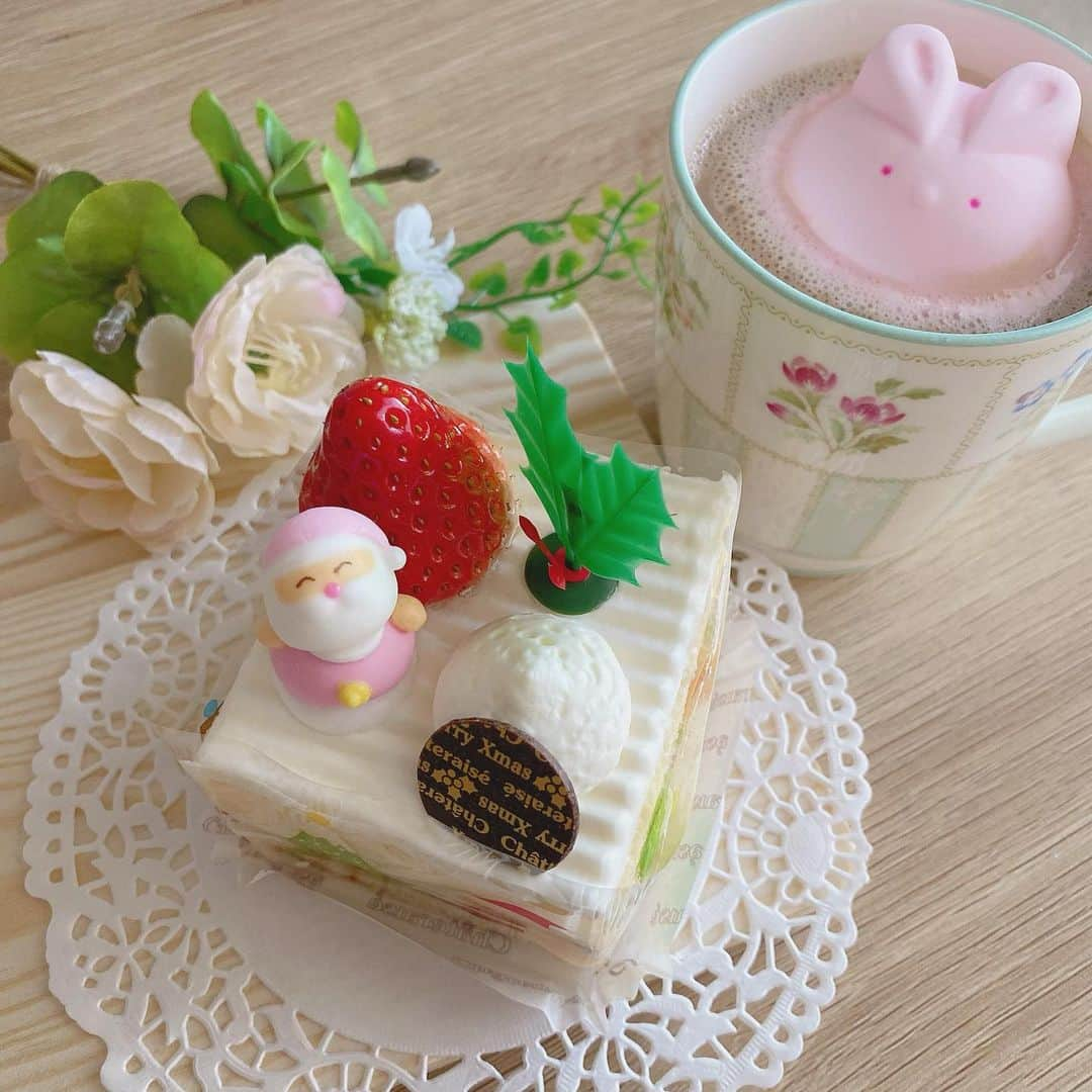 金澤有希さんのインスタグラム写真 - (金澤有希Instagram)「ほんの気持ちでもXmasをと ケーキを買って 阿部家に頂いたマシュマロを ホットミルクティーに載せて おやつに食べました🍰 ・ ・ Xmasまた来年！！ばいばーい🤶 ・ ・ #お家カフェ #クリスマスケーキ #マシュマロ #ミルクティー #おうちじかん #カフェ好きな人と繋がりたい #カフェ巡り #カフェスタグラム #カフェ巡り好きな人と繋がりたい #cafe」12月26日 0時28分 - yuuki_kanazawa0501