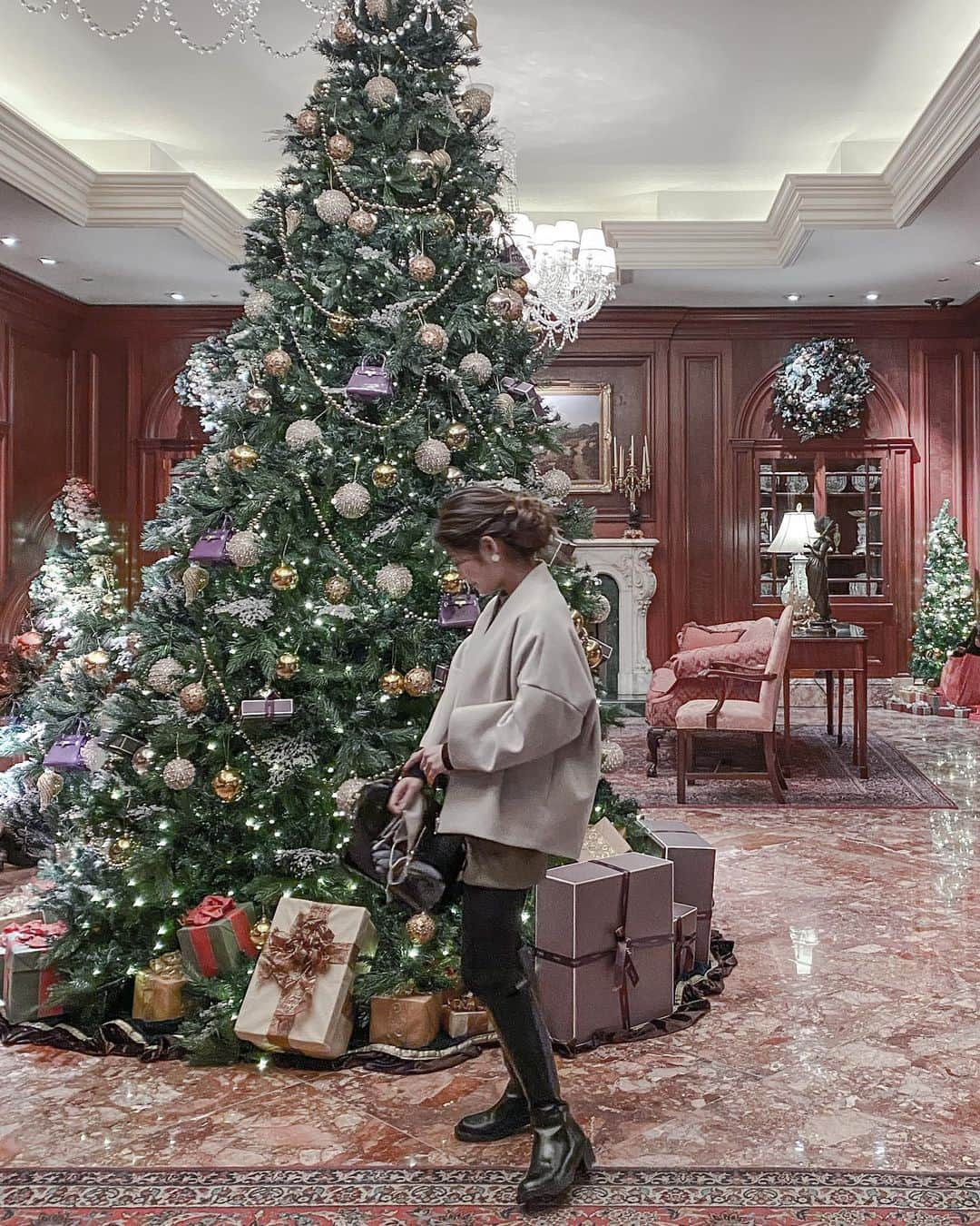 naho_7のインスタグラム：「. MERRY CHRISTMAS🎄✨ 今年も1年健康でよく頑張りました！ 来年も自分らしく、パワフルに。 自分の心に正直に、感謝の気持ち忘れず生きよう。 #年々やってくる老い #なので身体が疲れたらすぐ休みます」