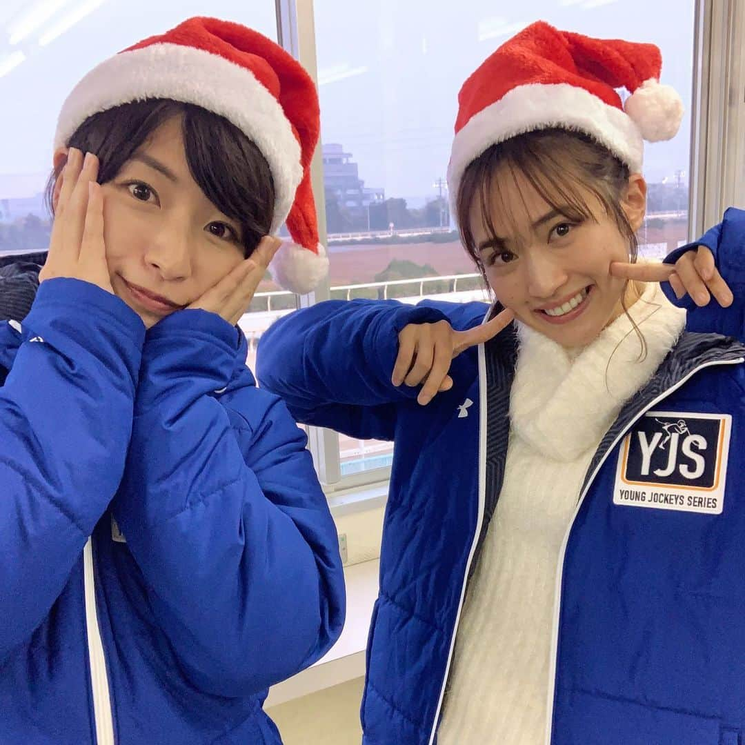 稲富菜穂さんのインスタグラム写真 - (稲富菜穂Instagram)「メリークリスマス🎁🎄🎅！. . でした！. . 日付変わって26日は、 阪神競馬場さんにてヤングジョッキーズシリーズファイナルラウンドが行われます！. . 園田ラウンドでは上位地方勢が占めてますが、ここからJRA勢が追い上げるかも！？！  是非、若き騎手に熱き応援を宜しくお願いします！！！！！！！  明日もなこちゃんと阪神競馬場さんにて応援するぞー！  #ヤングジョッキーズシリーズ #YJS #ファイナルラウンド #阪神競馬場 #メリークリスマス #MerryChristmas #稲富菜穂 #天童なこ ちゃん」12月26日 0時33分 - inatomi74