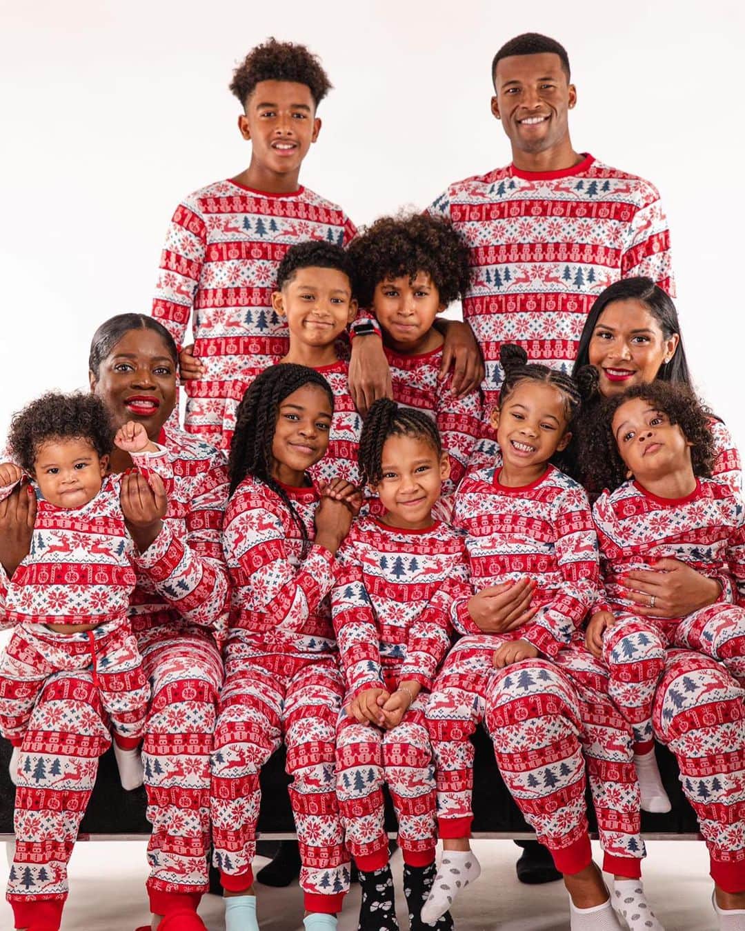 ジョルジニオ・ワイナルドゥムさんのインスタグラム写真 - (ジョルジニオ・ワイナルドゥムInstagram)「Christmas joy with the family ❤️😁🎄 #merrychristmas」12月26日 0時33分 - gwijnaldum