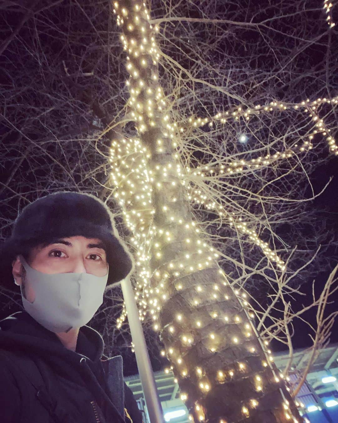 のインスタグラム：「本日、実験的映像演劇　〝SHADOWS〟ひと足お先にクランク・アップ致しました！ 先ほどは突然のインスタライブ見て下さった方々、ありがとうございました！SHADOWS完成が楽しみです！はい…楽しみにして下さい。 #shadows #シャドウズ #映像演劇 #映劇」
