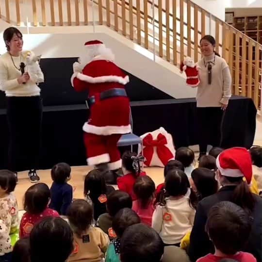 インゴのインスタグラム：「I was santa for kids. It was super fun and i was impressed. They were sooooo cute.☺💜」