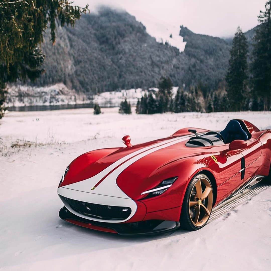 CarsWithoutLimitsさんのインスタグラム写真 - (CarsWithoutLimitsInstagram)「A closer look at Santa’s 2020 sleigh 🛷  Owner @alwaysaperta  Photo @stephan_bauer   #carswithoutlimits #ferrari」12月26日 0時37分 - carswithoutlimits