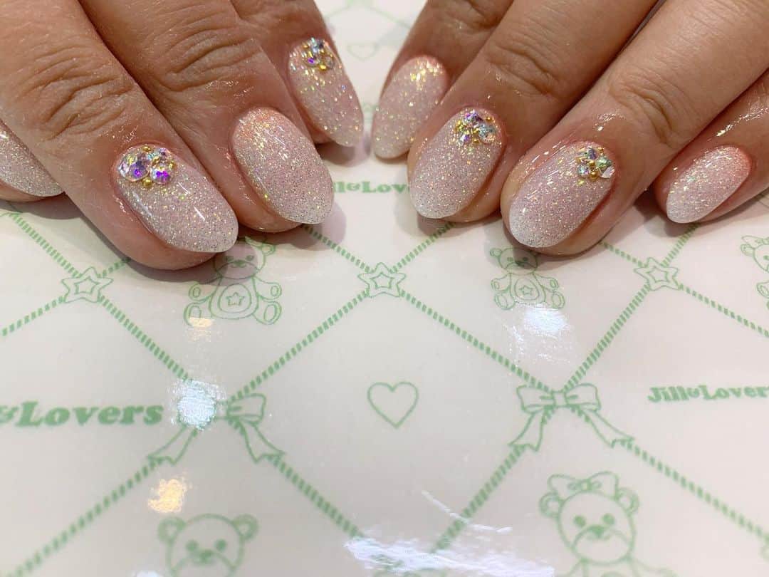 mamijinguのインスタグラム：「✨  #jillandlovers #nail #nailart #paragel #gelneil#gel #ネイル #ネイルアート #me #look #love #かわいい」