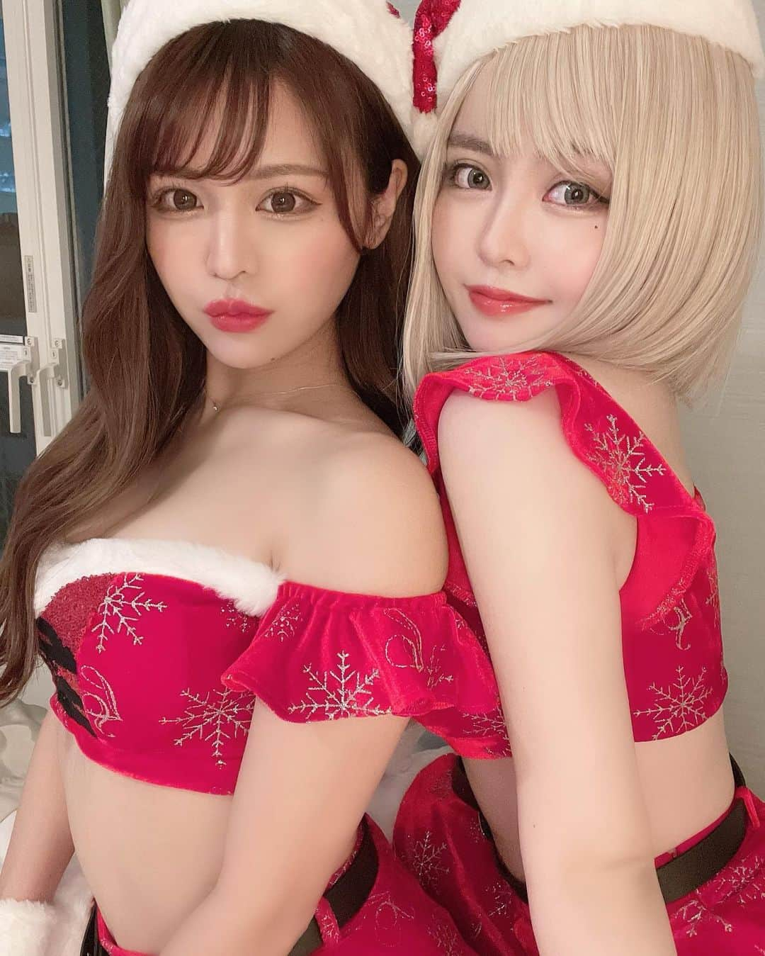 ななぴさんのインスタグラム写真 - (ななぴInstagram)「nana♥︎linca  #メリクリ　#happymerrychristmas #merrychristmas #クリスマス　#サンタコス　#サンタ　#クリパ　#クリスマス女子会　#メイク　#赤リップ　#ロングヘア　#巻き髪ロング　#エクステ　#クリスマスメイク　#みかみゆあ　#三上悠亜　#ゆあーず　#bbjj #ビジョビ」12月26日 1時00分 - __nanapgram__