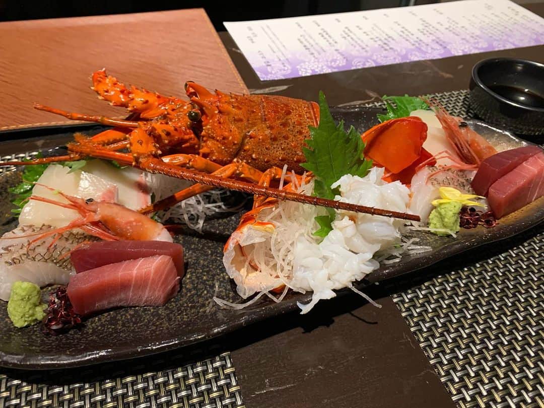 梨沙のインスタグラム：「． クリスマス2日目🎅🏻 箱根もいきました、ご飯美味しかった 🦐」
