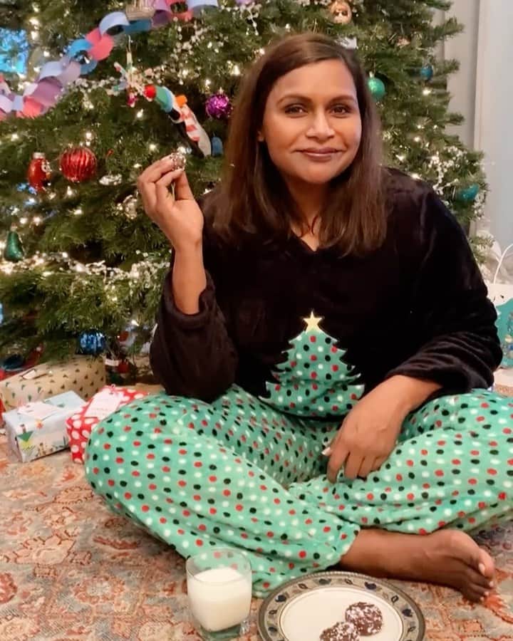 ミンディ・カリングのインスタグラム：「Your secret is safe with me. Merry Christmas!!」