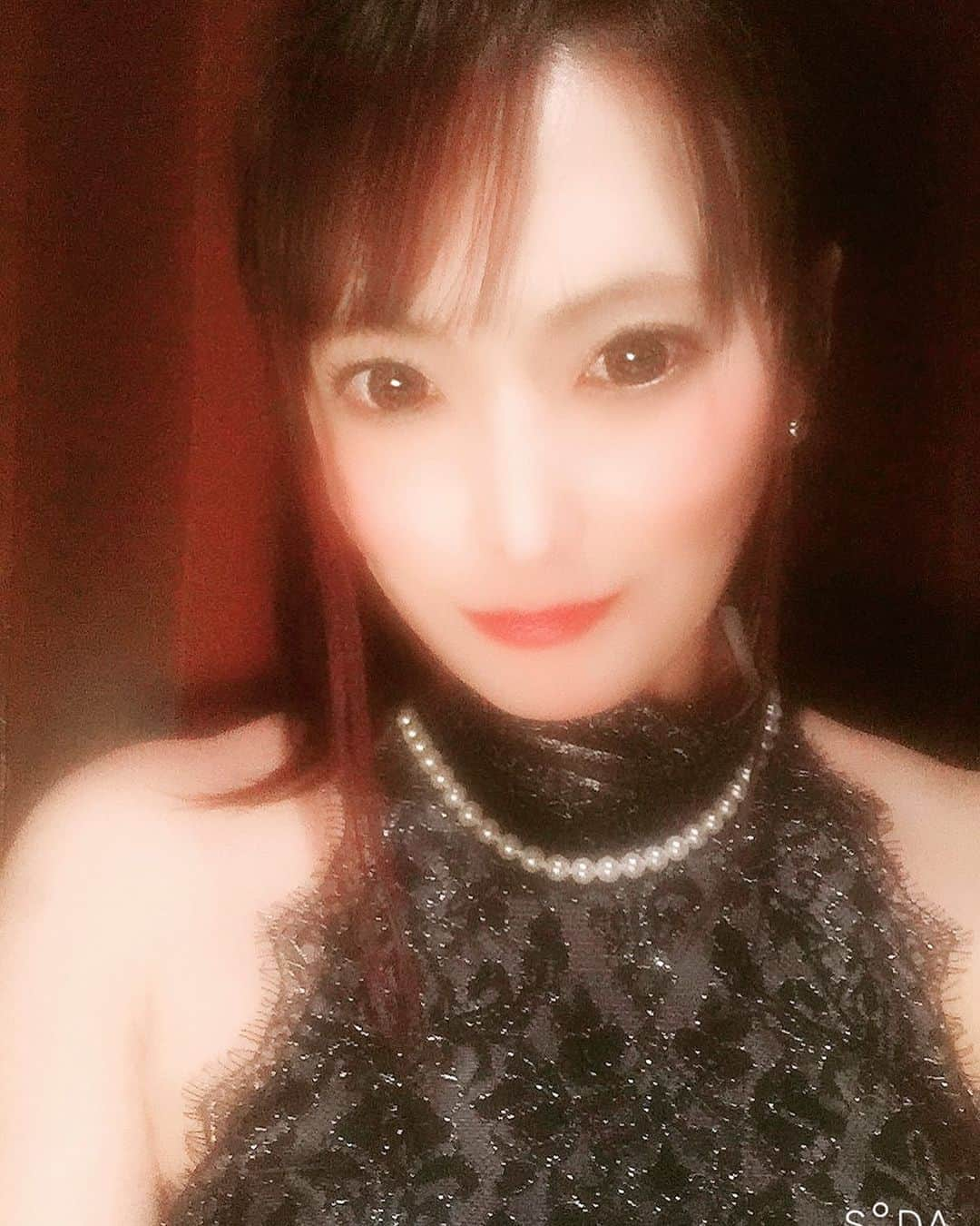 香西咲さんのインスタグラム写真 - (香西咲Instagram)「#ギリギリセーフ  なんとか着替えてメイクする時間無くてアップにしてリップだけ（笑） 忙しいのは幸せな事なんだろうねきっと。 #メリークリスマス  #merrychristmas   #2021年は私の年だよ❤️」12月26日 1時15分 - saki.kouzai