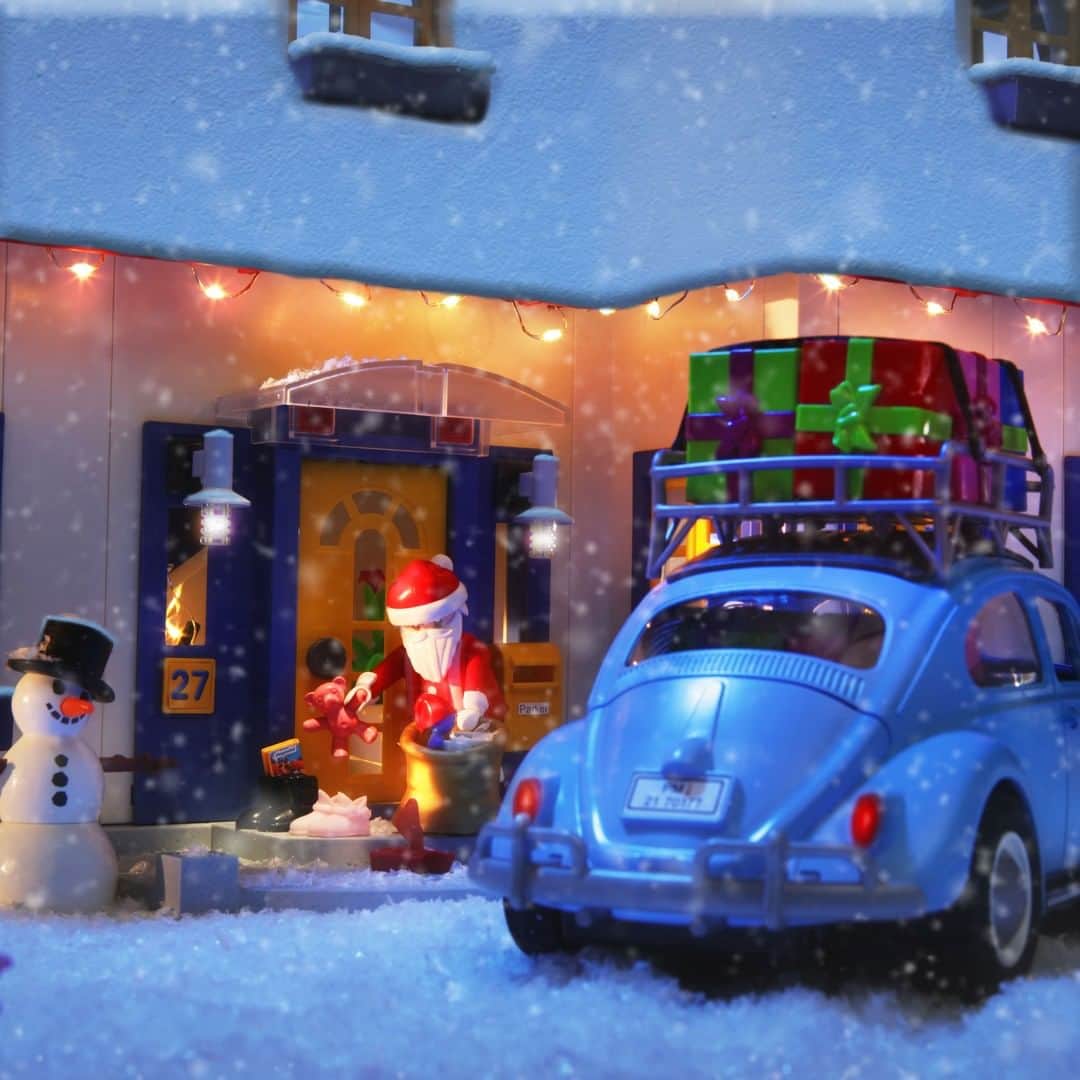 フォルクスワーゲンさんのインスタグラム写真 - (フォルクスワーゲンInstagram)「This year Santa Claus travels with the Volkswagen Beetle. #PLAYMOBILfeaturingVW #conceptcar #classiccar #countdowntochristmas #vwbeetle #volkswagen #vw」12月26日 1時15分 - volkswagen