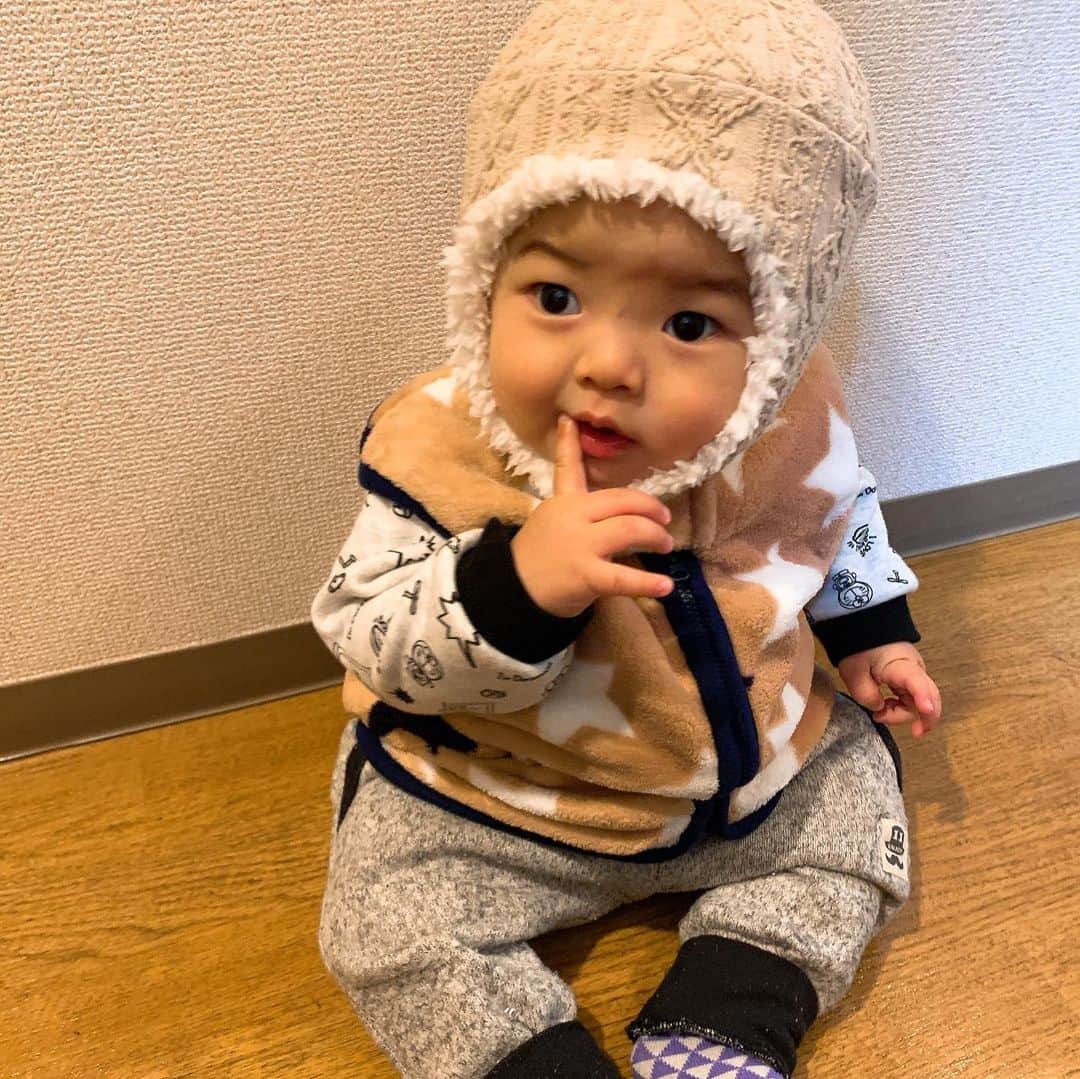 桜 稲垣早希のインスタグラム：「去年妊娠中に一目惚れして買ったニット帽が、ずっと大きくて成長するまで待ってようやくピッタリになったので今日被せました😊成長が早すぎて、すでにパツパツになってしまったのでこの冬で終わりです🥲記念に取っとこうかな。 #生後10ヶ月男の子 #ベビー帽子」