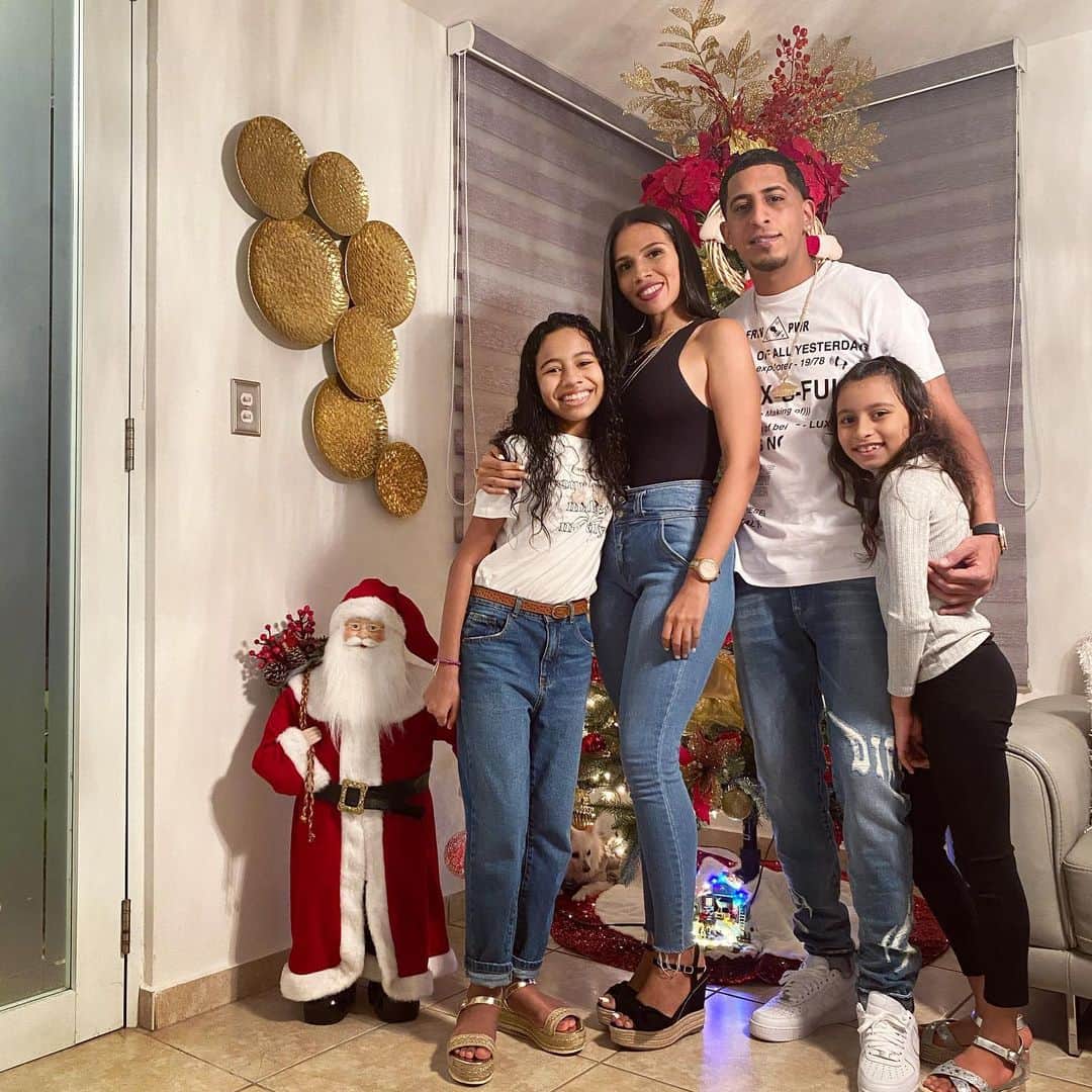 Héctor Emmanuel Birrielのインスタグラム：「Feliz Navidad para todos DLB 🙏🏽 Valoren y cuiden a su familia.Los amo」