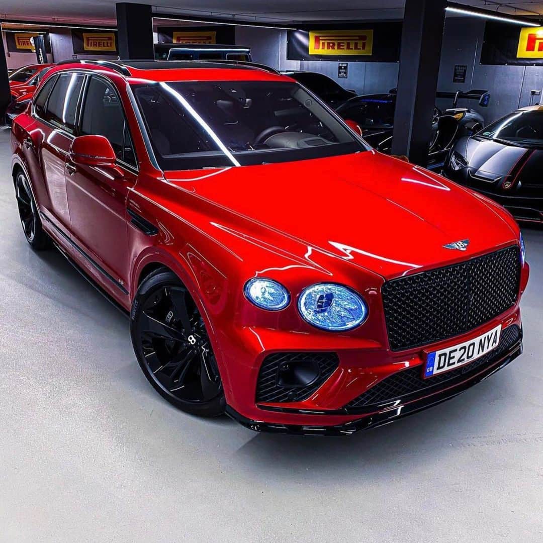 CarsWithoutLimitsさんのインスタグラム写真 - (CarsWithoutLimitsInstagram)「Dragon Red Bentley Bentayga 👹 Owner @gercollector   #carswithoutlimits #bentley」12月26日 1時36分 - carswithoutlimits
