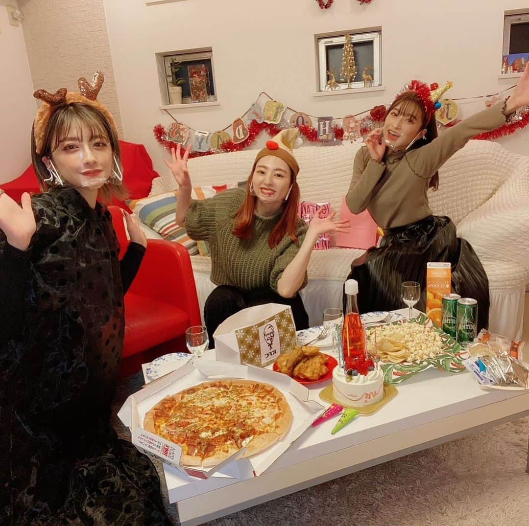 のインスタグラム：「. 我が家でクリスマスパーティー🏠🎄 . めちゃくちゃ楽しかったなぁ〜☺️💕 その模様はPINK CRES.の YouTubeにて！！！ ぜひチェックしてください〜！ . . メリークリスマス🎄🎉 . ちょっと時間すぎちゃったけど… セーフ…？？ . . #ピンククレス　#PINKCRES #クリスマスパーティー #ホームパーティー  #メリークリスマス　#xmas #女子会　#YouTube」
