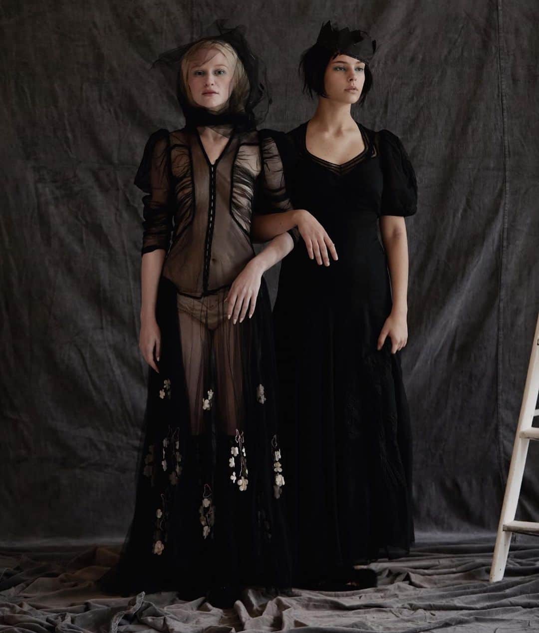 ジル・スチュアートのインスタグラム：「🖤🖤🖤@midnightdollsvintage #jillstuartbeauty #jillstuartbeautyus」