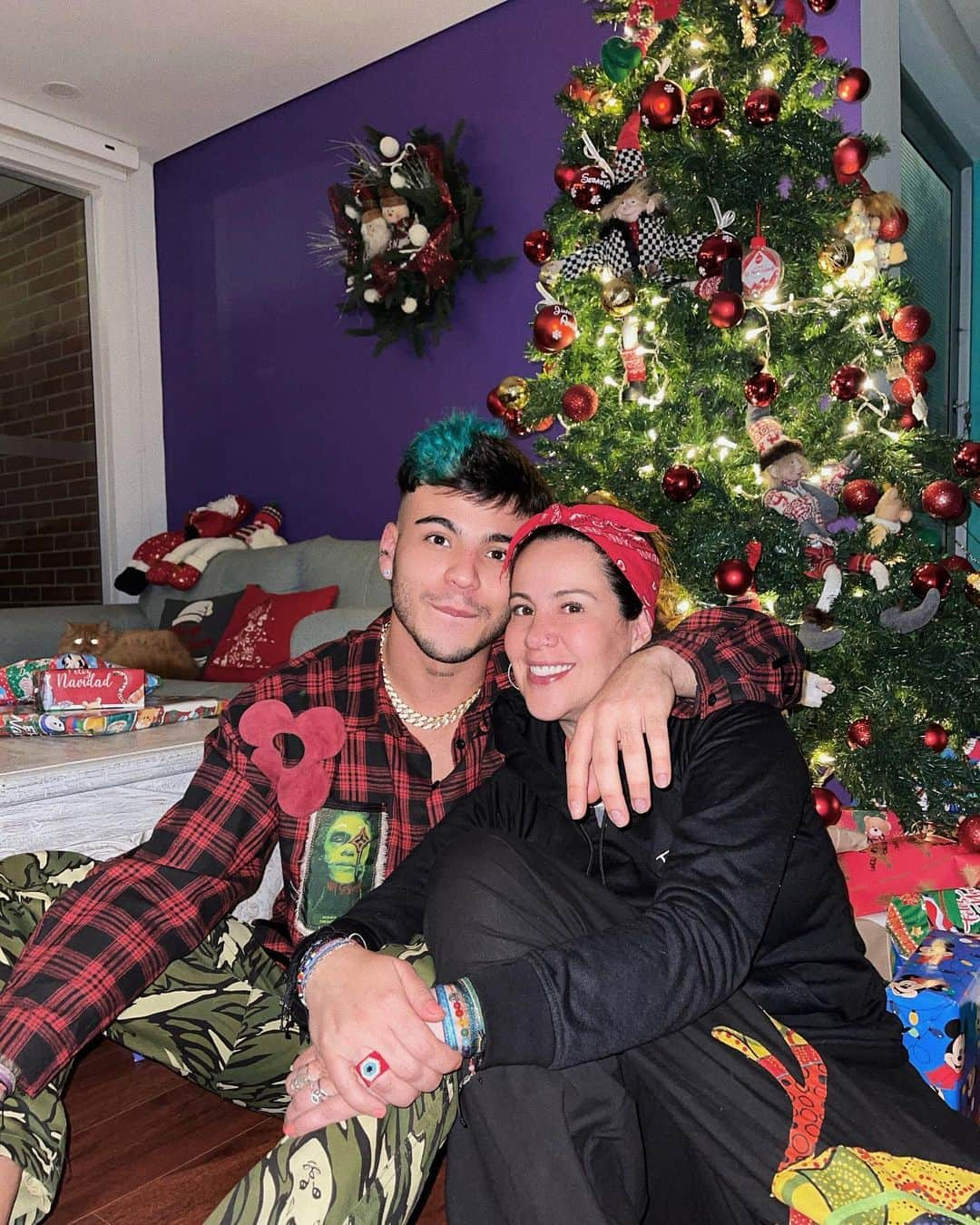 Sebastián Villalobosさんのインスタグラム写真 - (Sebastián VillalobosInstagram)「Feliz navidad a todos! 🎄 abrazos y besos para sus familias, déjenles saber que ellos son el mejor regalo que tienen 🙏🏼 y para los que estuvieron lejos, que ojalá puedan abrazarlos muy pronto, de cora <3」12月26日 2時06分 - sebas