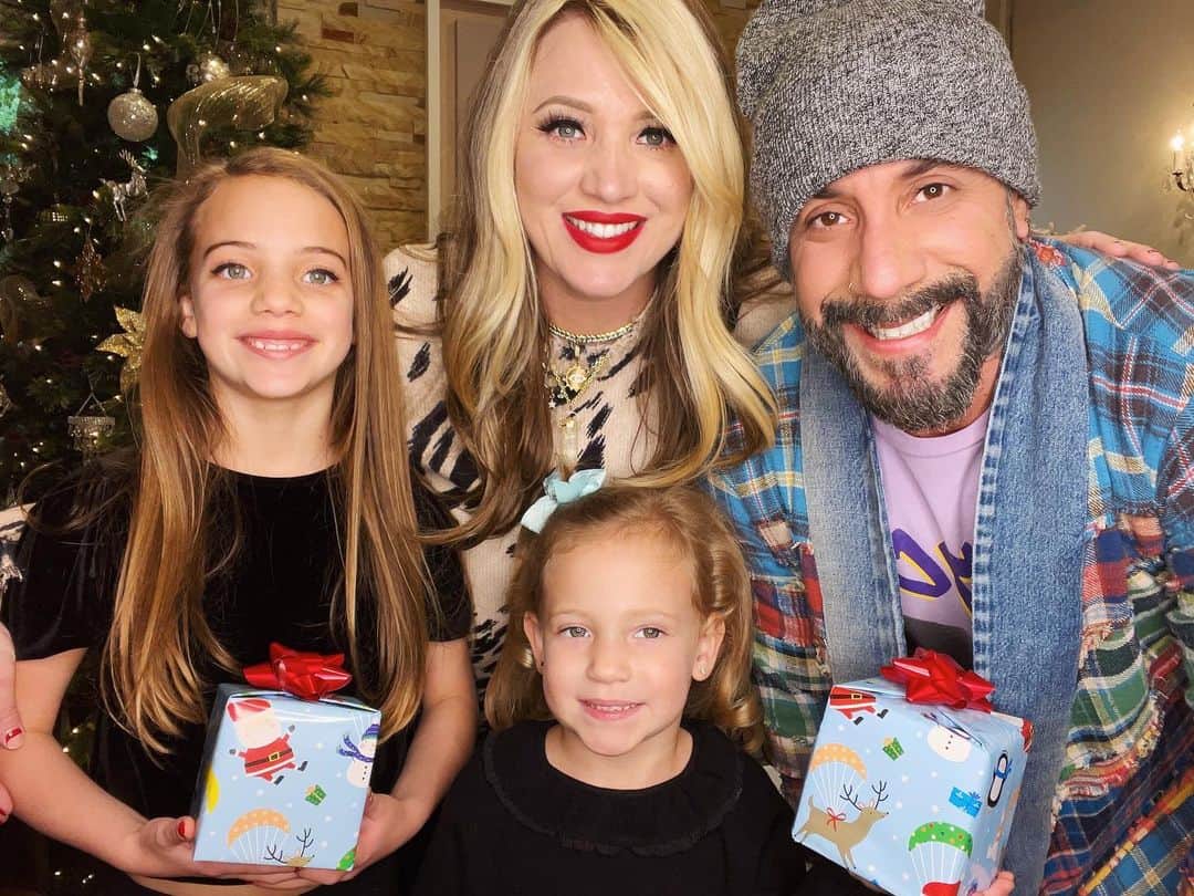 A.J.のインスタグラム：「Wishing you all a very Merry Christmas from the McLean family! While Christmas is definitely different this year, I am so grateful that I am able to spend it right here with my girls. Wouldn’t have it any other way. I hope you all have a safe and happy holiday season! Love you all!!!」