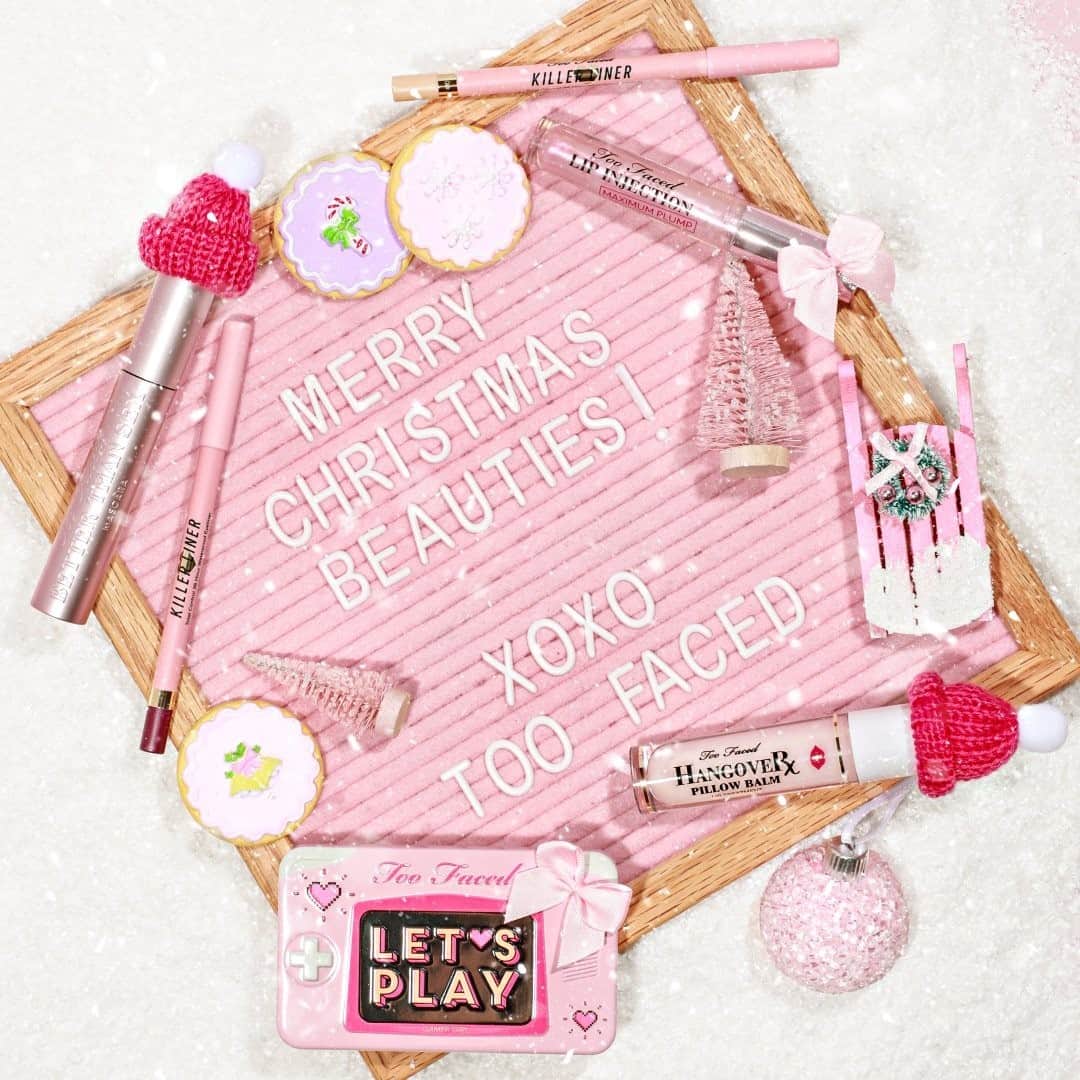 Too Facedのインスタグラム：「Wishing you a very Merry Christmas from our Too Faced family to yours! 🎄💖 #toofaced」