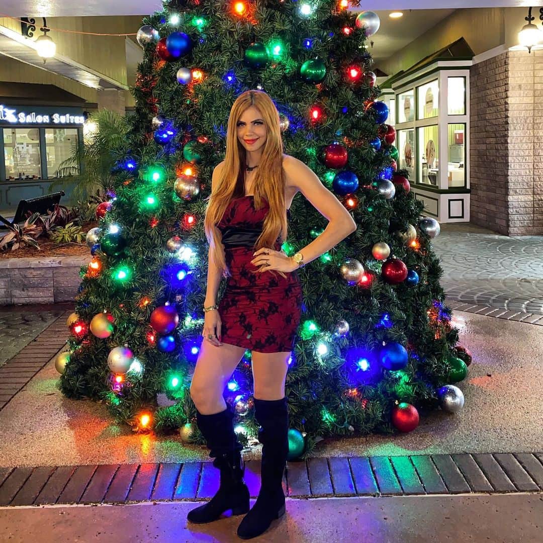 サミラ・ニコレットのインスタグラム：「Merry Christmas 🎄」