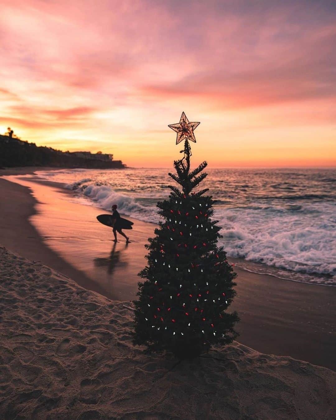 ジーエルシーオーのインスタグラム：「Happy Holidaze 😎」