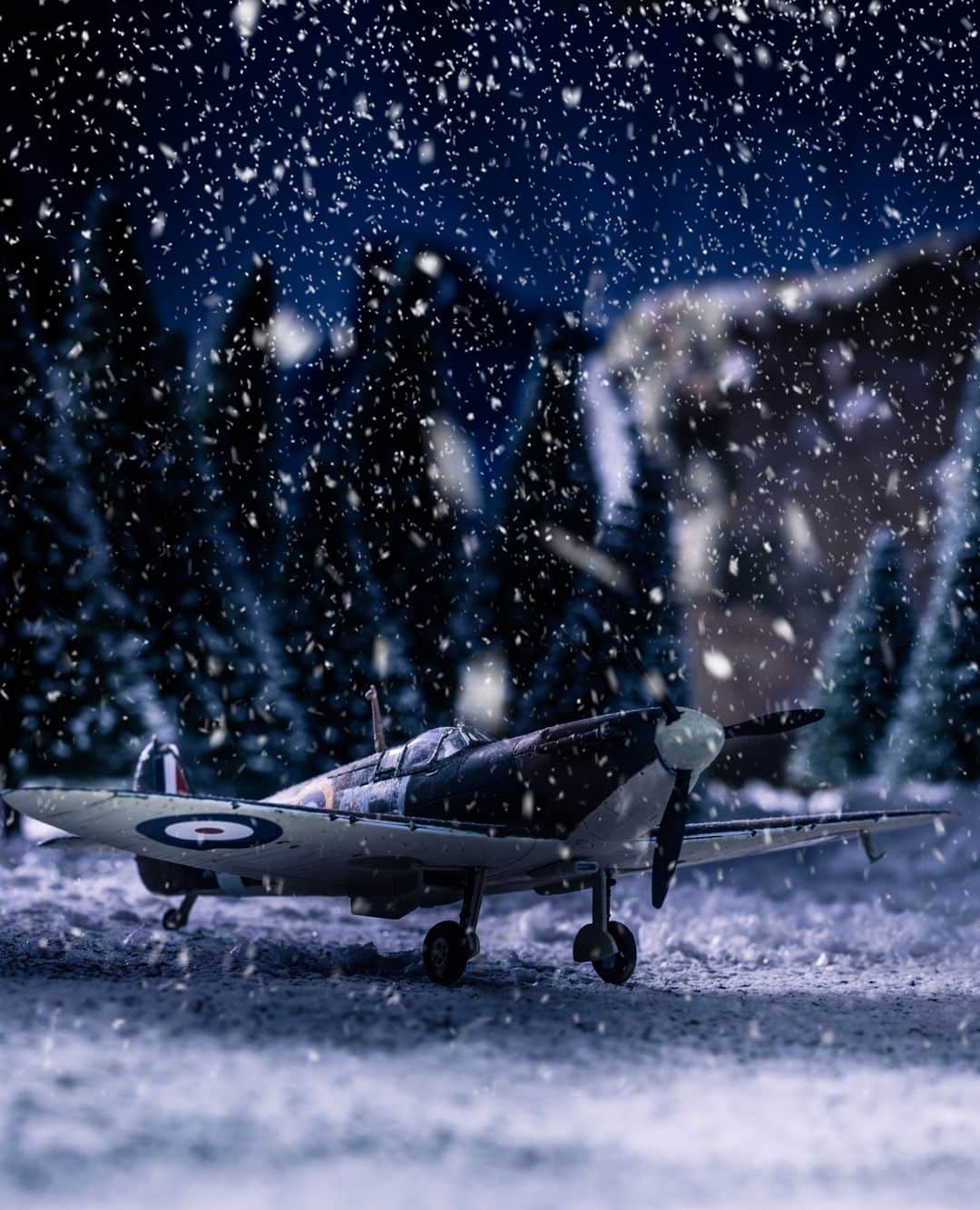 のインスタグラム：「Merry Christmas, from Bremont!」