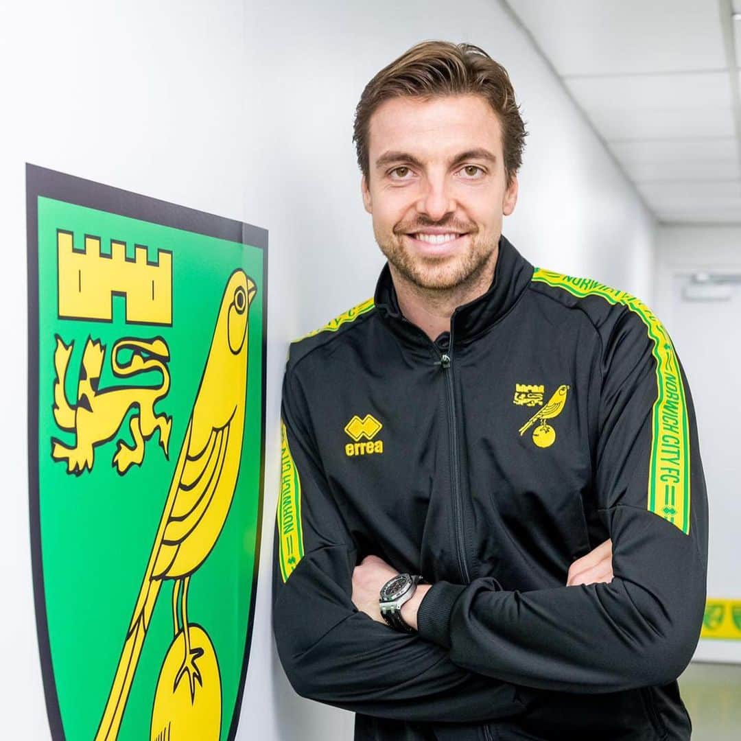 ティム・クルルさんのインスタグラム写真 - (ティム・クルルInstagram)「✍🏻🔰✅ #2024  So proud to commit my future to this amazing football club for another 3.5 years. Felt welcome from the moment I walked through the door. I can’t wait to add many more amazing memories. Stay safe and let’s make 2021 one to remember for the right reasons. #ncfc #nevergiveup  #staysafe #allinthistogether 🎅🏻🥳」12月26日 2時03分 - timkrulofficial