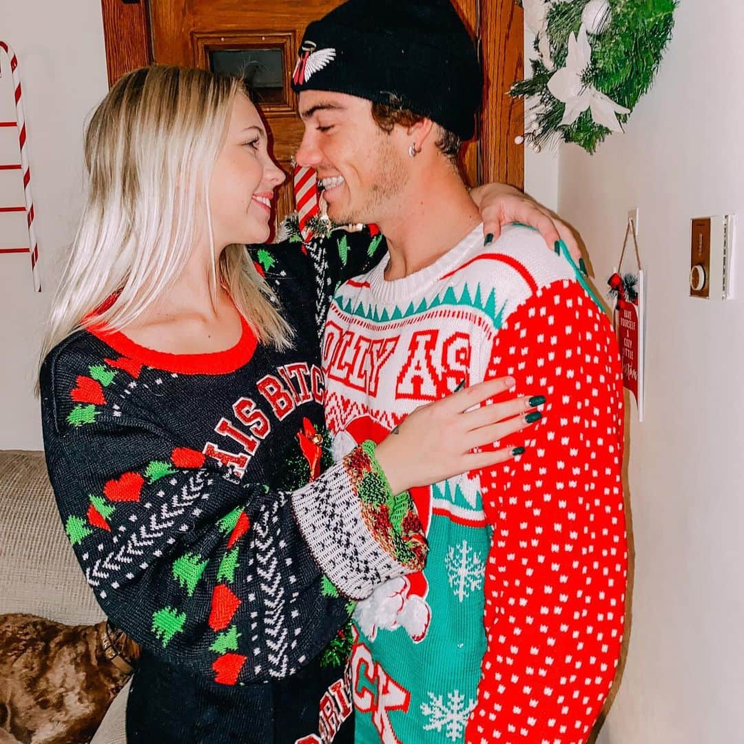 ジョーディン・ジョーンズさんのインスタグラム写真 - (ジョーディン・ジョーンズInstagram)「Merry Christmas ❤️  who’s loves our sweaters? 🤩」12月26日 2時03分 - jordynjones