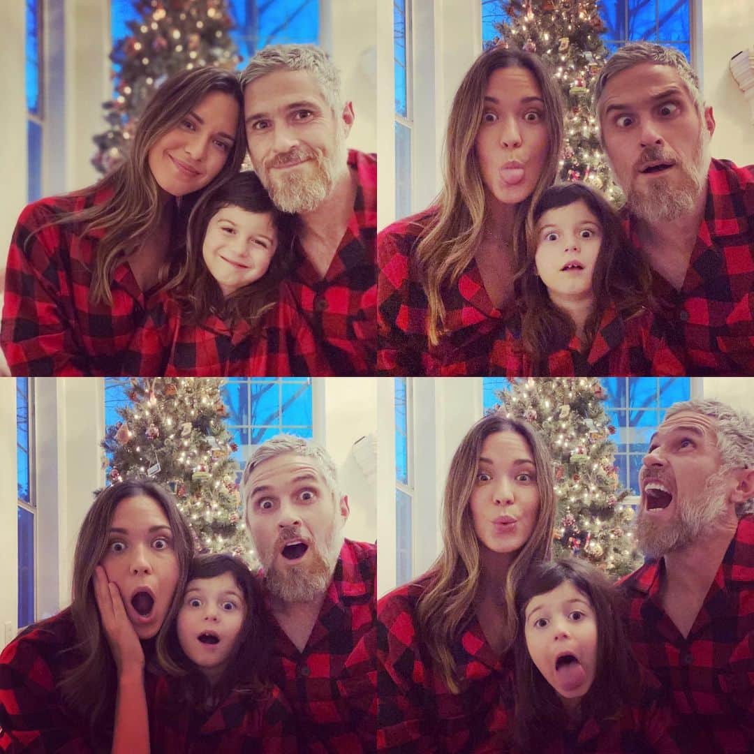 オデット・アナブルのインスタグラム：「Happy holidays from Ours to Yours in whatever way that may look. 🎄❤️✨」