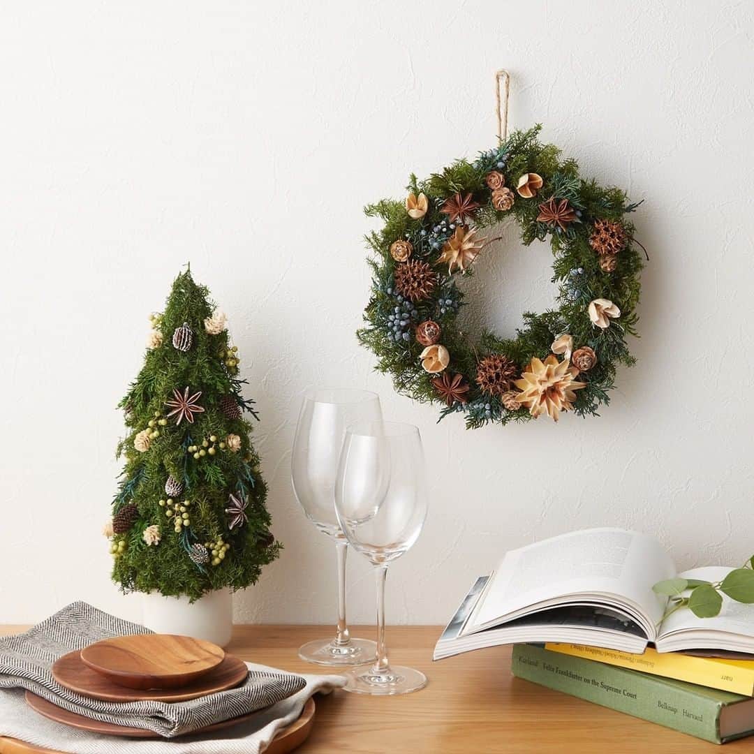 のインスタグラム：「Wishing you the coziest holidays from MUJI USA.   Try taking things slower this season to reconnect with yourself. Take a moment of self-care and sink into relaxation to reset your body and mind.   From MUJI to you, stay warm and stay safe.   #muji #mujiusa」