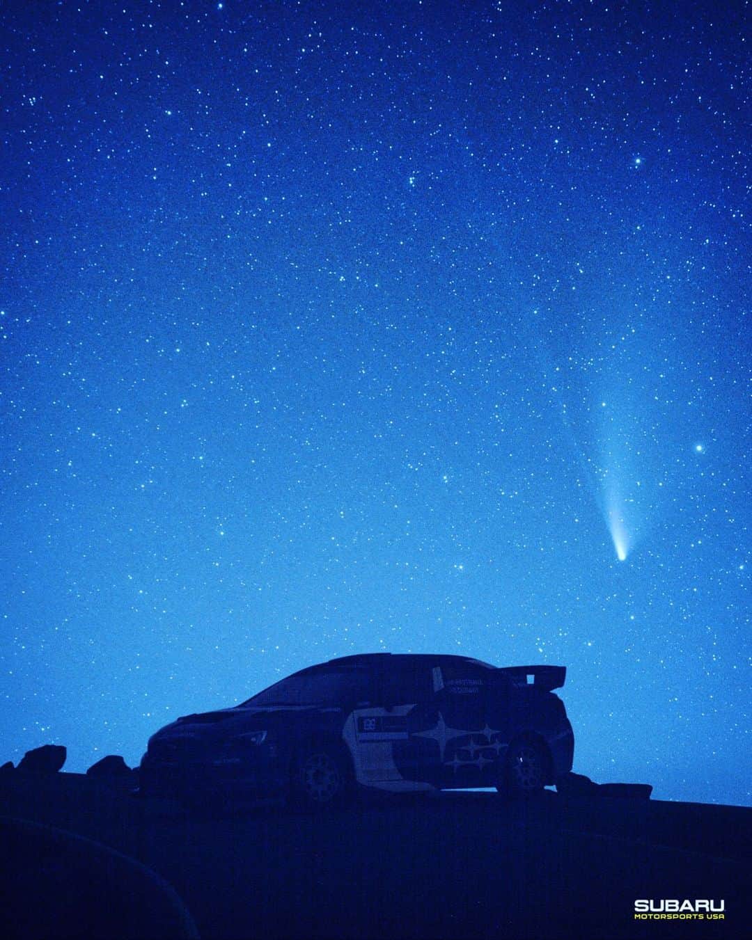 のインスタグラム：「Our favorite photos of 2️⃣0️⃣2️⃣0️⃣ ﻿ ﻿Comet Neowise l Orbital period: 6,688 years l Mt. Washington Auto Road @mtwashautoroad  ﻿ ﻿📸 @matthew.stryker // @subaru_usa  ﻿」