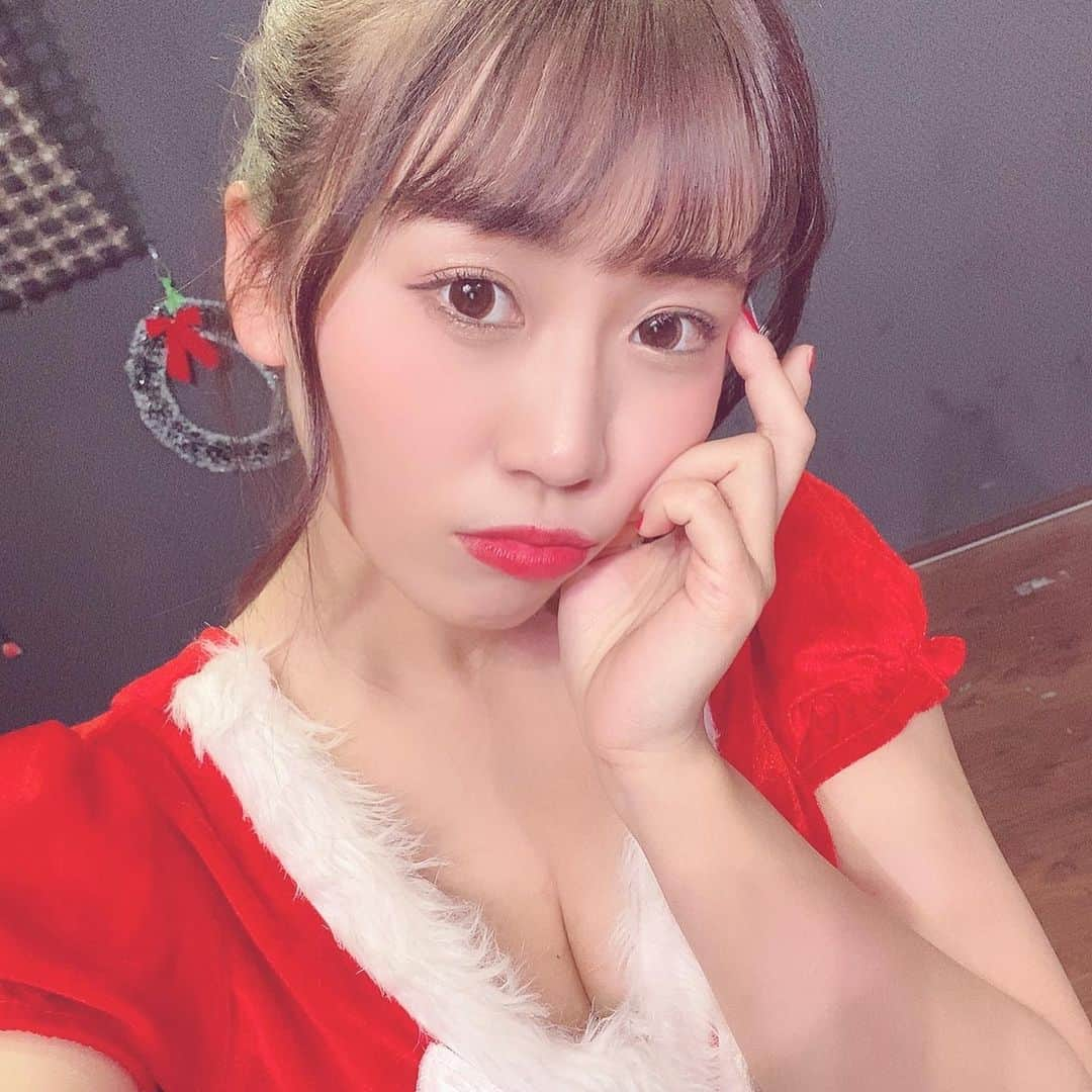 楠木まゆさんのインスタグラム写真 - (楠木まゆInstagram)「どちらがお好みですか？ ・ #🎅🏻 #赤と緑」12月26日 2時33分 - kusunoki__mayu