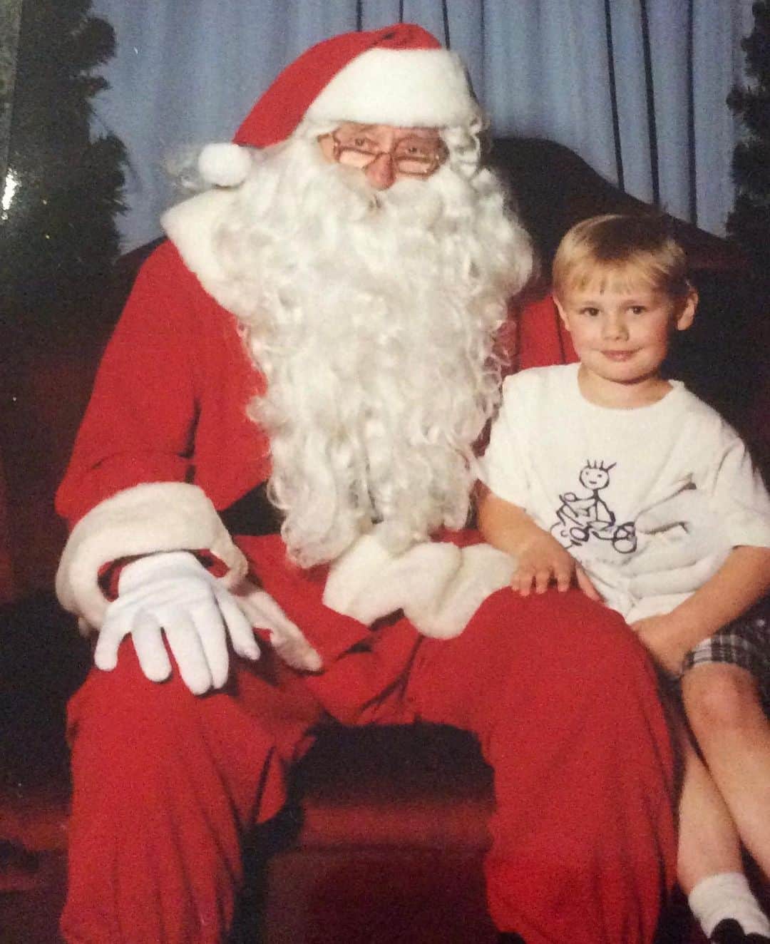 マイケル・クリフォードさんのインスタグラム写真 - (マイケル・クリフォードInstagram)「my relationship with Santa has definitely evolved」12月26日 2時42分 - michaelclifford