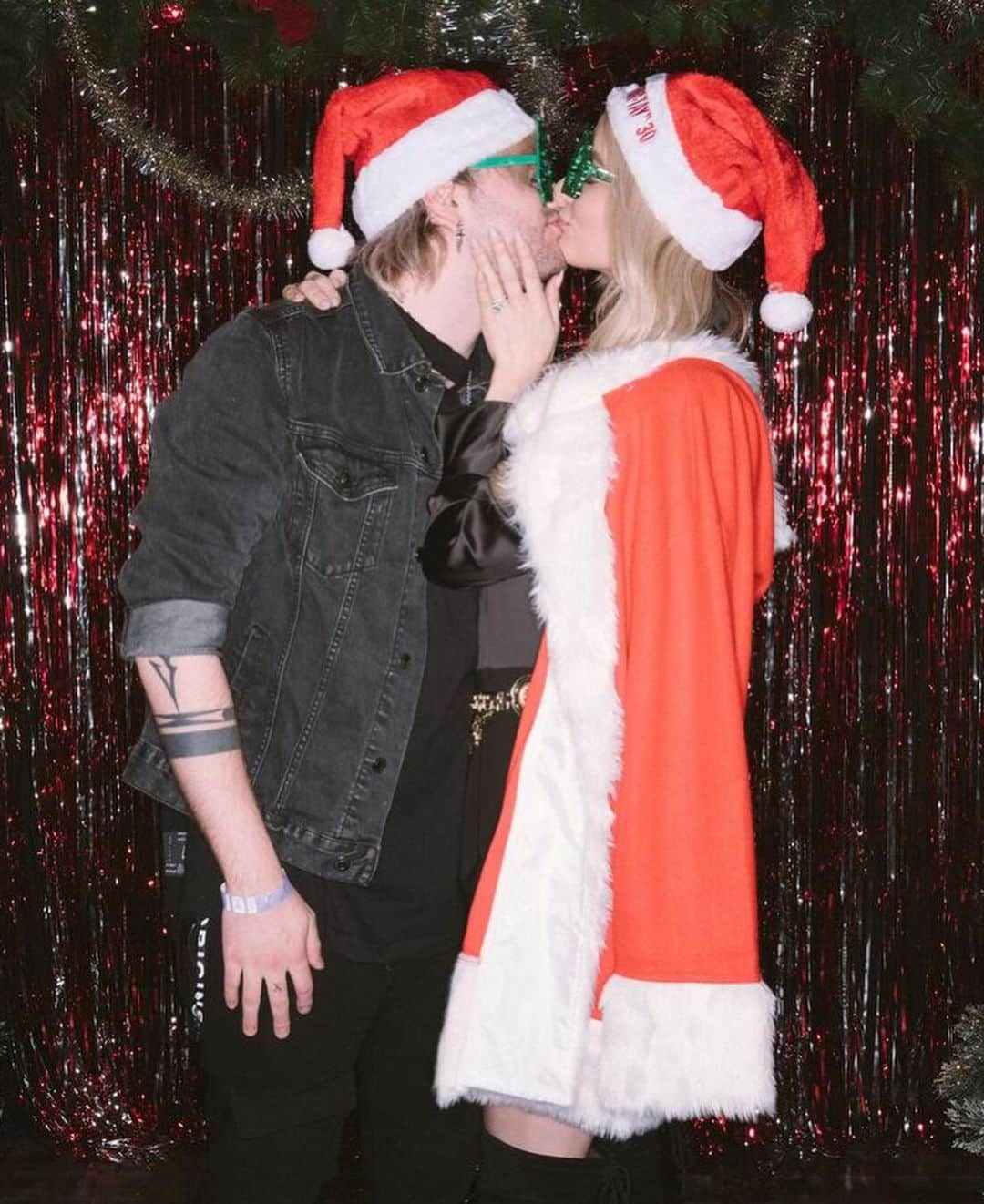 マイケル・クリフォードさんのインスタグラム写真 - (マイケル・クリフォードInstagram)「my relationship with Santa has definitely evolved」12月26日 2時42分 - michaelclifford