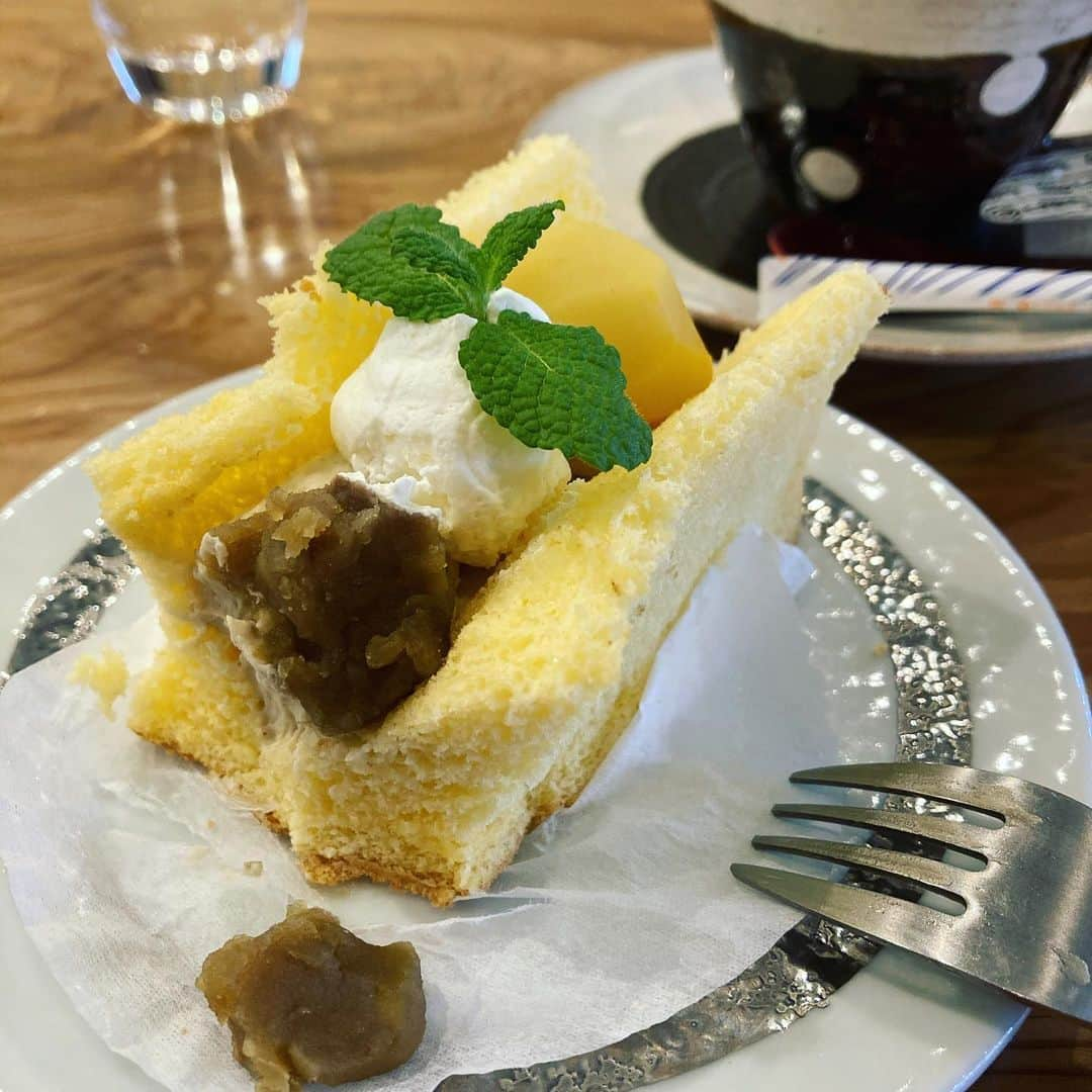 園崎未恵のインスタグラム：「いつぞやの栗のケーキを載せておきます。 美味しかった。 #おもてや」