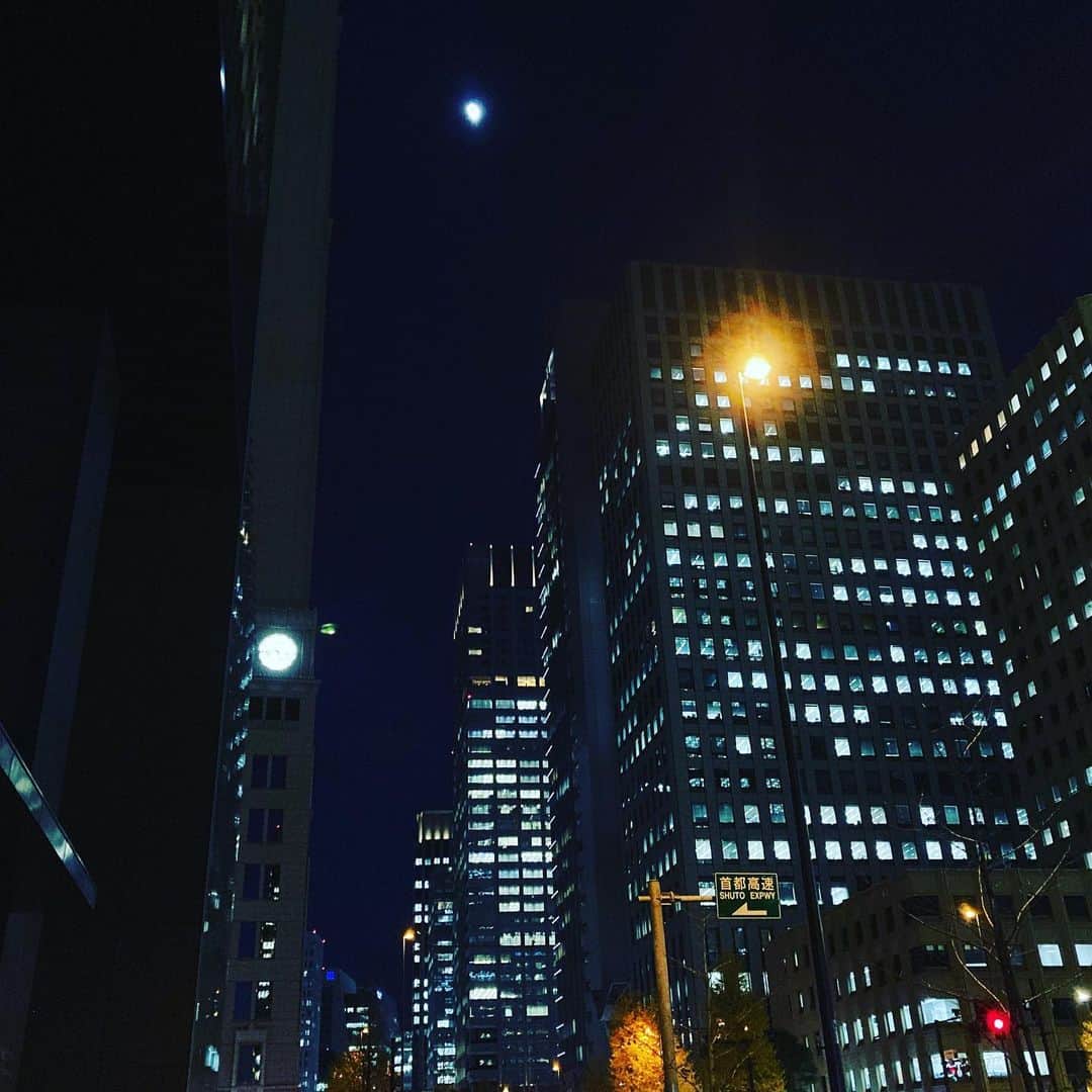 のインスタグラム：「#夜散歩  #otemachi」