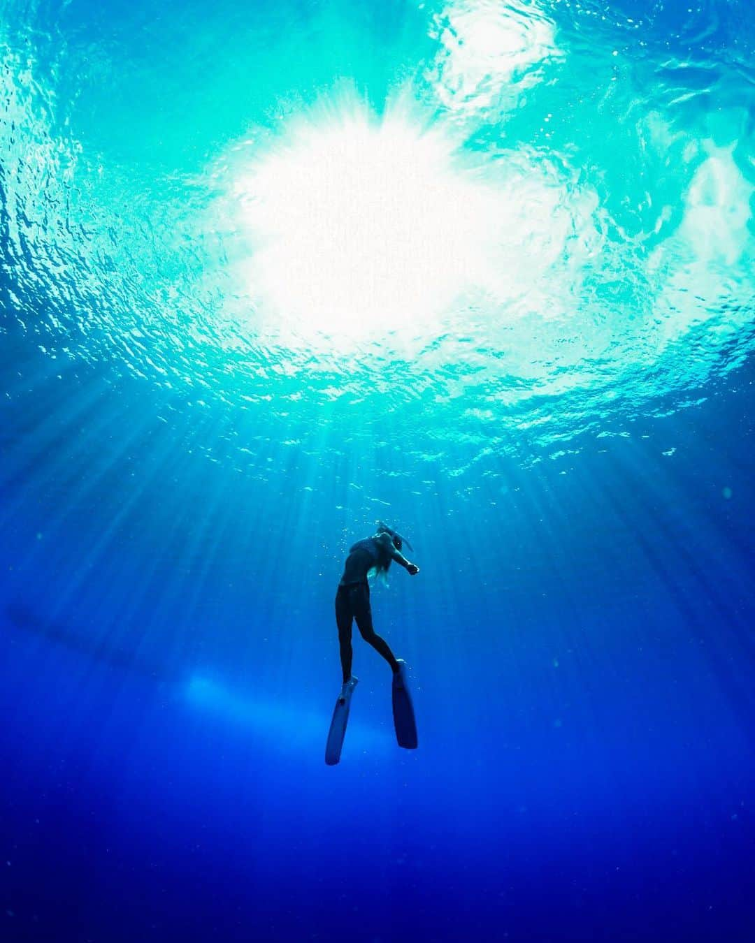 maakoのインスタグラム：「🚿🛸🚿🛸👽  #calm 🌊  MASK&FINS🤿 ▶︎ @gull_diving1955 #gull_diving1955」