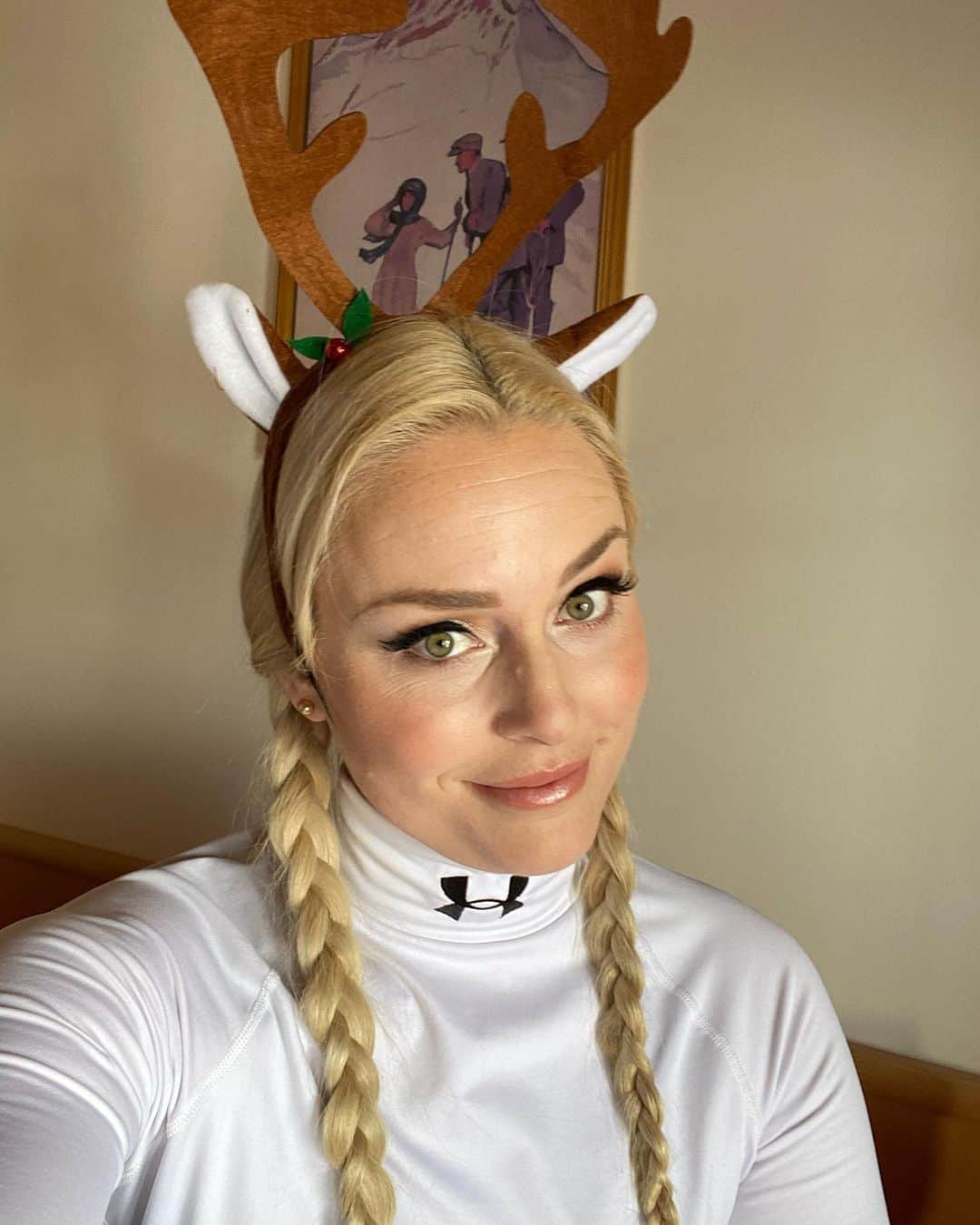 リンゼイ・ボンのインスタグラム：「Merry Christmas everyone 🎄❤️」