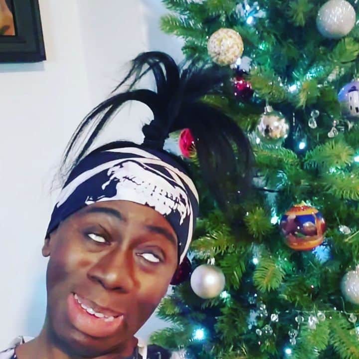 J・アレキサンダーのインスタグラム：「GoodMorning Afternoon and Evening friends and fans #MERRYCHRISTMAS to you and your families around the world.  #xmas #missjalexander #Jaywalking #christmas #merrychristmas #christmascarols #singing #noel #holidayseason #holidays #besafe #2020」