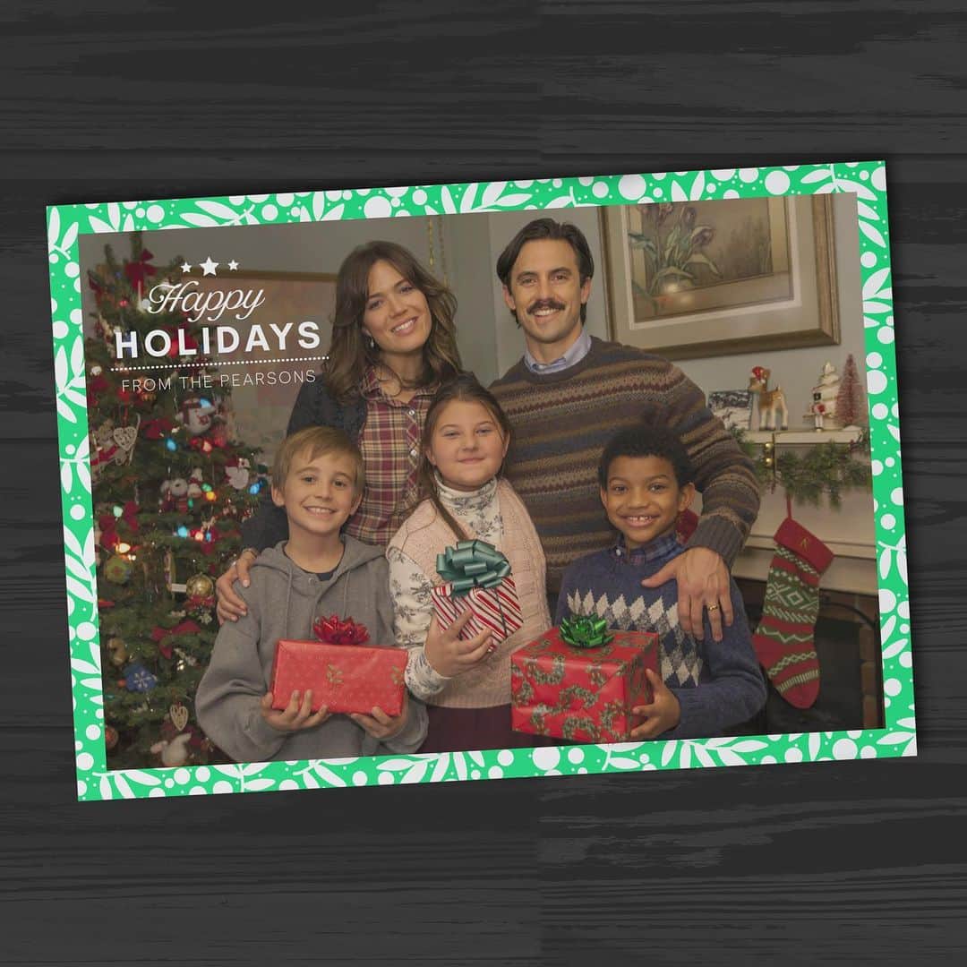 Hulu Home of Emmy-winningさんのインスタグラム写真 - (Hulu Home of Emmy-winningInstagram)「Christmas cards are in! 🎄」12月26日 3時23分 - hulu