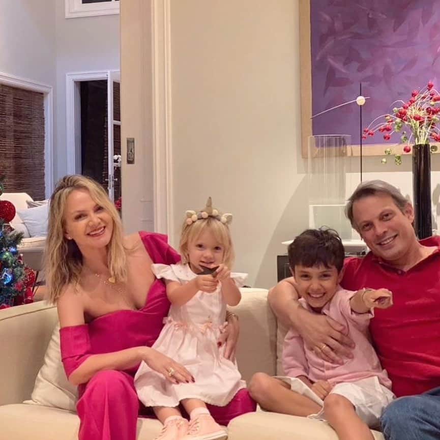 Eliana Michaelichin Bezerraのインスタグラム：「Com o nascimento de Jesus, nasce tbm a esperança de dias melhores. Feliz Natal!! #maedemenino #maedemenina #truelove #familia #natal」