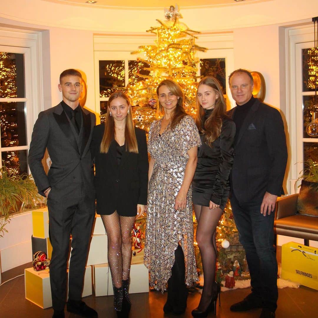 デニス・ベルカンプのインスタグラム：「Merry Christmas everyone! 🎄」
