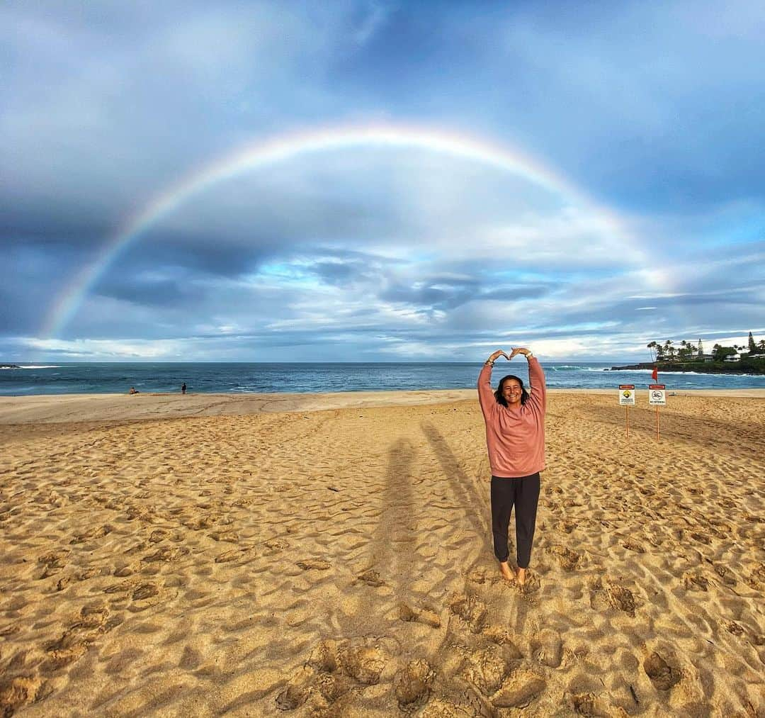 ジョアン・ディファイさんのインスタグラム写真 - (ジョアン・ディファイInstagram)「Merry Christmas to everyone out there🎄 Sending love vibes 🖤🤍💙💜🧡💛💚 #merrychritmas #rainbow🌈」12月26日 3時49分 - johannedefay