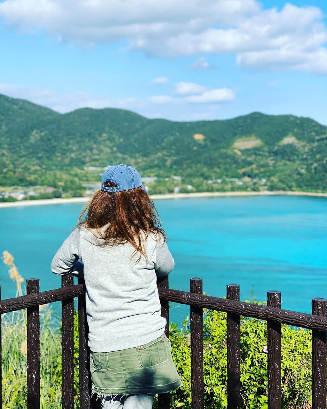 三谷晶子のインスタグラム：「ご近所観光で青春感。  #奄美大島 #奄美群島 #amami #amamiisland  #加計呂麻島 #kakeroma  #kakermajima #kakeromaisland #island #islandlife #islandvibes  #islandpics  #islandmovie  #islandgirldiaries  #islandphotography #beach #beachlife  #beachlifestyle  #beachgirlforlife #japan_of_insta  #japan_photo  #sea #ocean」