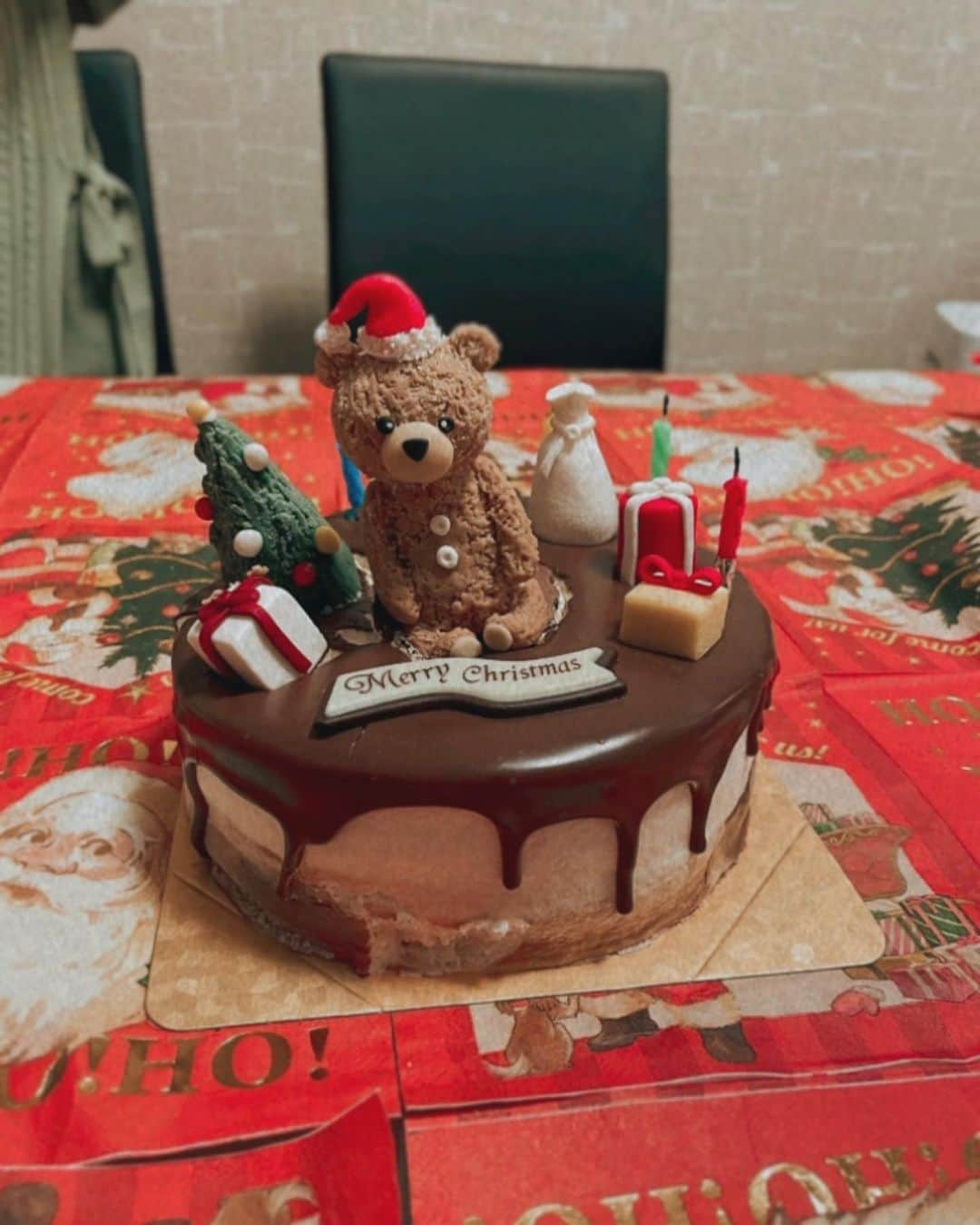 斉藤真木子さんのインスタグラム写真 - (斉藤真木子Instagram)「Merry Christmas 🦌🔔  今年のクリスマスケーキ🎂は @patisserie.mulberry さんのクマちゃんケーキ🧸💝 インスタで見つけて一目惚れしちゃいました🥰🥰  ピザ食べてチキン食べてマカロニ食べてケーキ食べて… 毎日がクリスマスだったらいいのにな〰️🥺💕🎁笑  #merrychristmas #merrychristmas2020 #クリスマスケーキ2020」12月26日 13時11分 - saitomakiko628