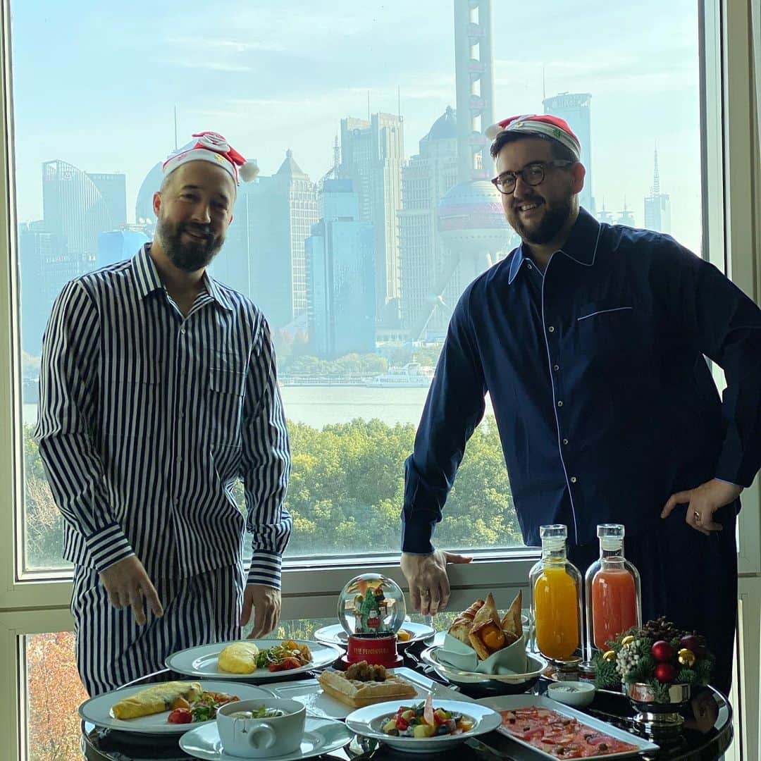 Symmetry Breakfastさんのインスタグラム写真 - (Symmetry BreakfastInstagram)「Merry Christmas and so much love to you all 🎄🎁 We have been so lucky to spend it with friends this year, with our families all far away we are beyond grateful to have friends like @azn.spice and @plusatesix to spend time with ❤️  - - - - - - - - - - - - - - Such a dreamy two nights at the @thepeninsulashanghai, truly impeccable service and staff who have gone above and beyond. We had a divine Cantonese breakfast today but the lobster congee that comes with the set didn’t fit on the photo 😂 The Peninsula is still a family owned hotel originally from Hong Kong hence the Cantonese food on the menu.   #christmas2020 #圣诞节 #shanghai #ThePeninsulaShanghai」12月26日 13時15分 - symmetrybreakfast